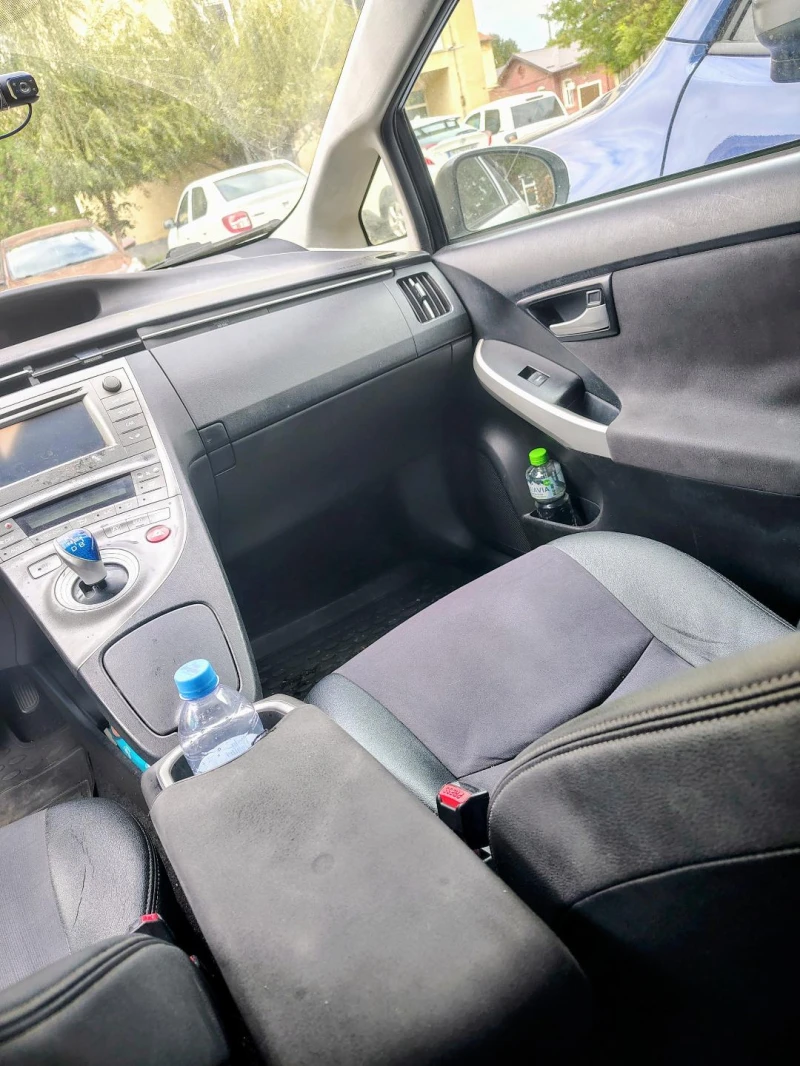 Toyota Prius, снимка 6 - Автомобили и джипове - 52339564