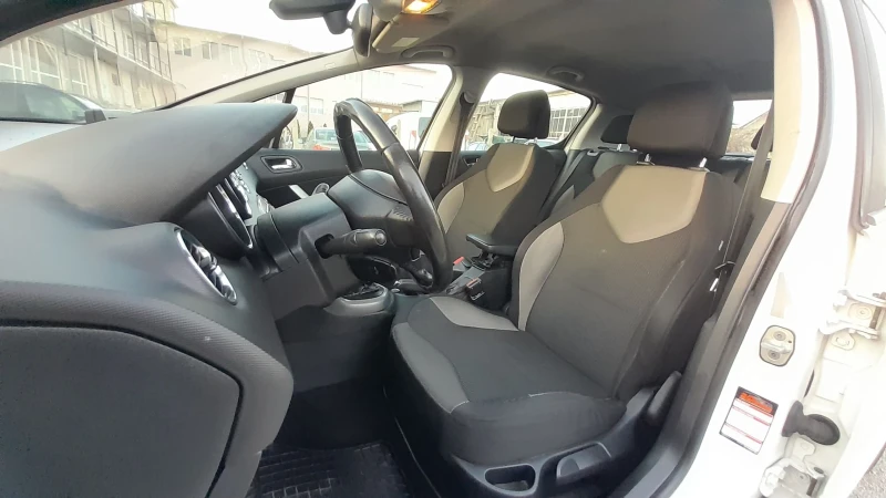 Peugeot 308 1.6hdi 90kc FaceLift , снимка 14 - Автомобили и джипове - 52645874