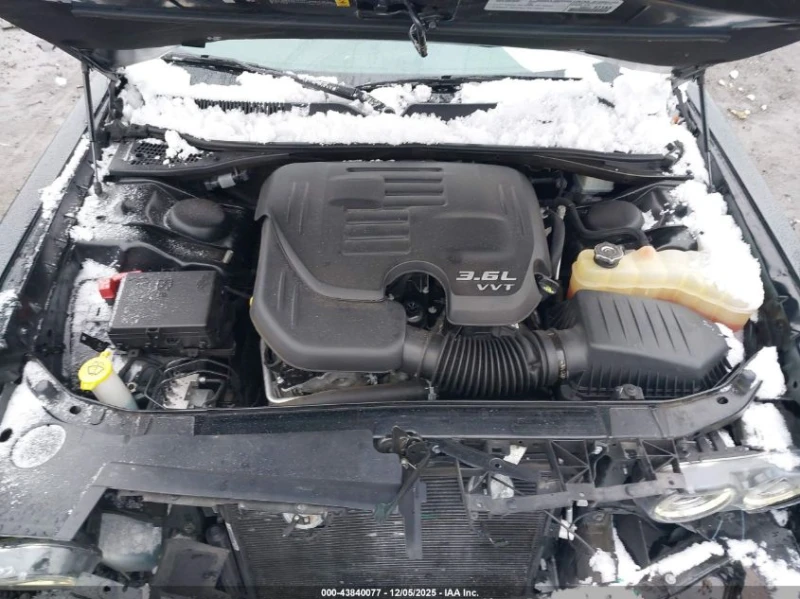 Dodge Challenger 3.6L V-6 DOHC, VVT, 303HP Rear Wheel Drive, снимка 16 - Автомобили и джипове - 52914119