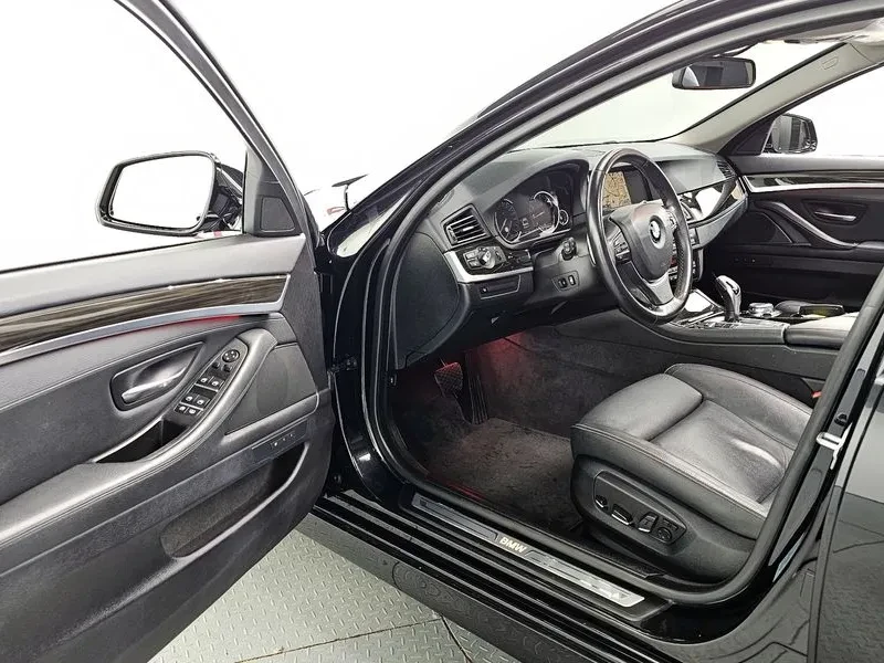BMW 528 i Luxury Plus - САМО 30% АВАНС, снимка 10 - Автомобили и джипове - 55803151