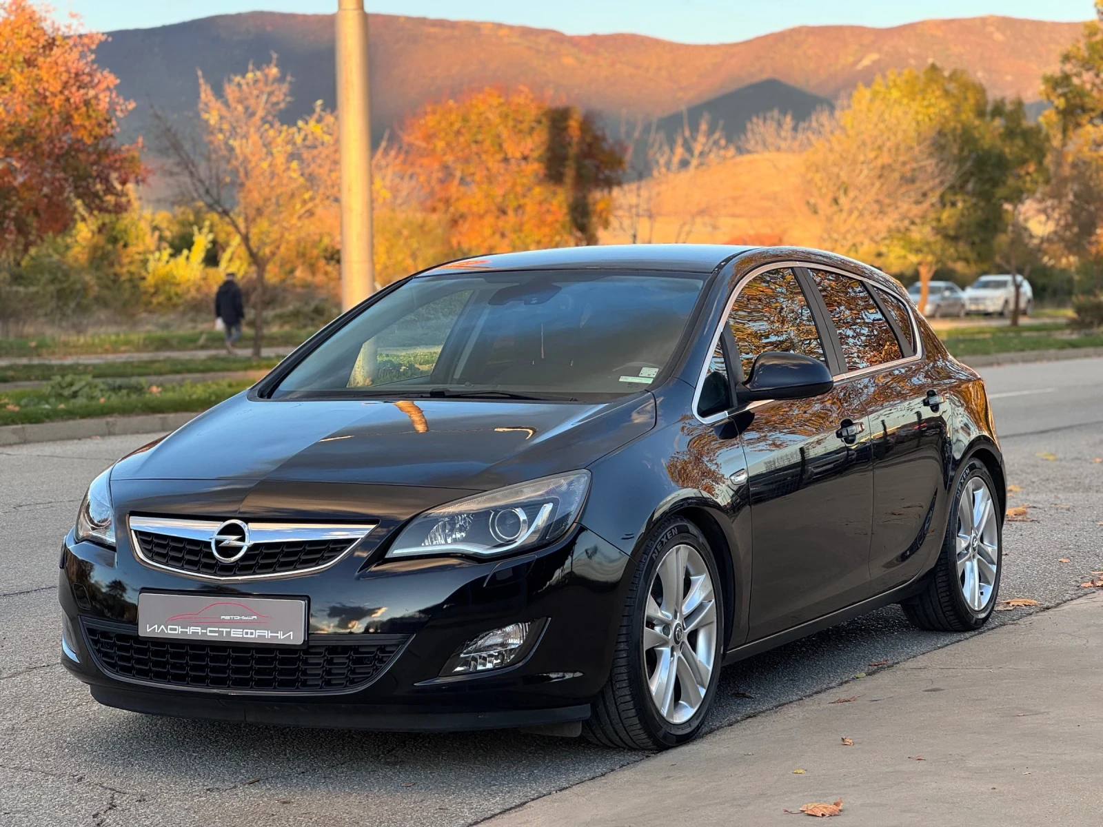 Opel Astra 1.6TURBO 180кс * ПЕРФЕКТЕН* , снимка 1