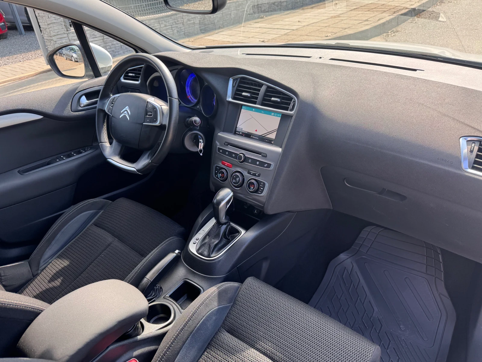 Citroen C4 1.6HDI 120кс* Автомат* NAVI* ПЕРФЕКТЕН | Mobile.bg — изображение 13