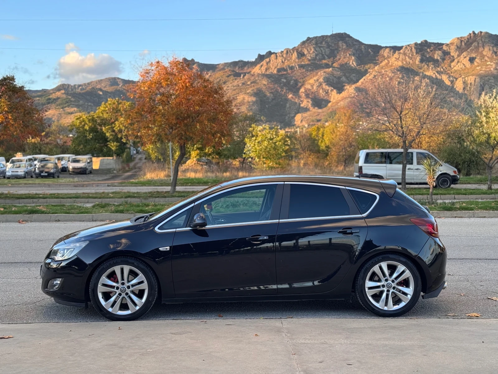 Opel Astra 1.6TURBO 180кс * ПЕРФЕКТЕН*  - изображение 2