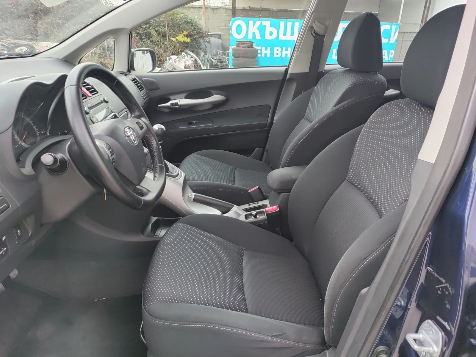 Toyota Auris 1.6i Germany 2011 132hp.Euro 5 Full Service - изображение 8