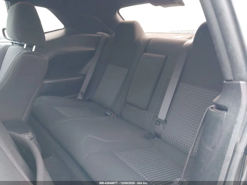 Dodge Challenger 3.6L V-6 DOHC, VVT, 303HP Rear Wheel Drive | Mobile.bg � ����������� 14