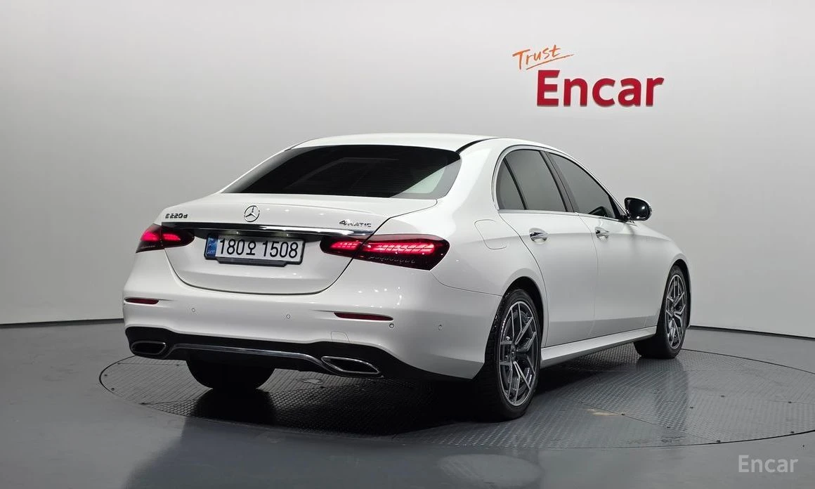 Mercedes-Benz E 220, снимка 2 - Автомобили и джипове - 54152466