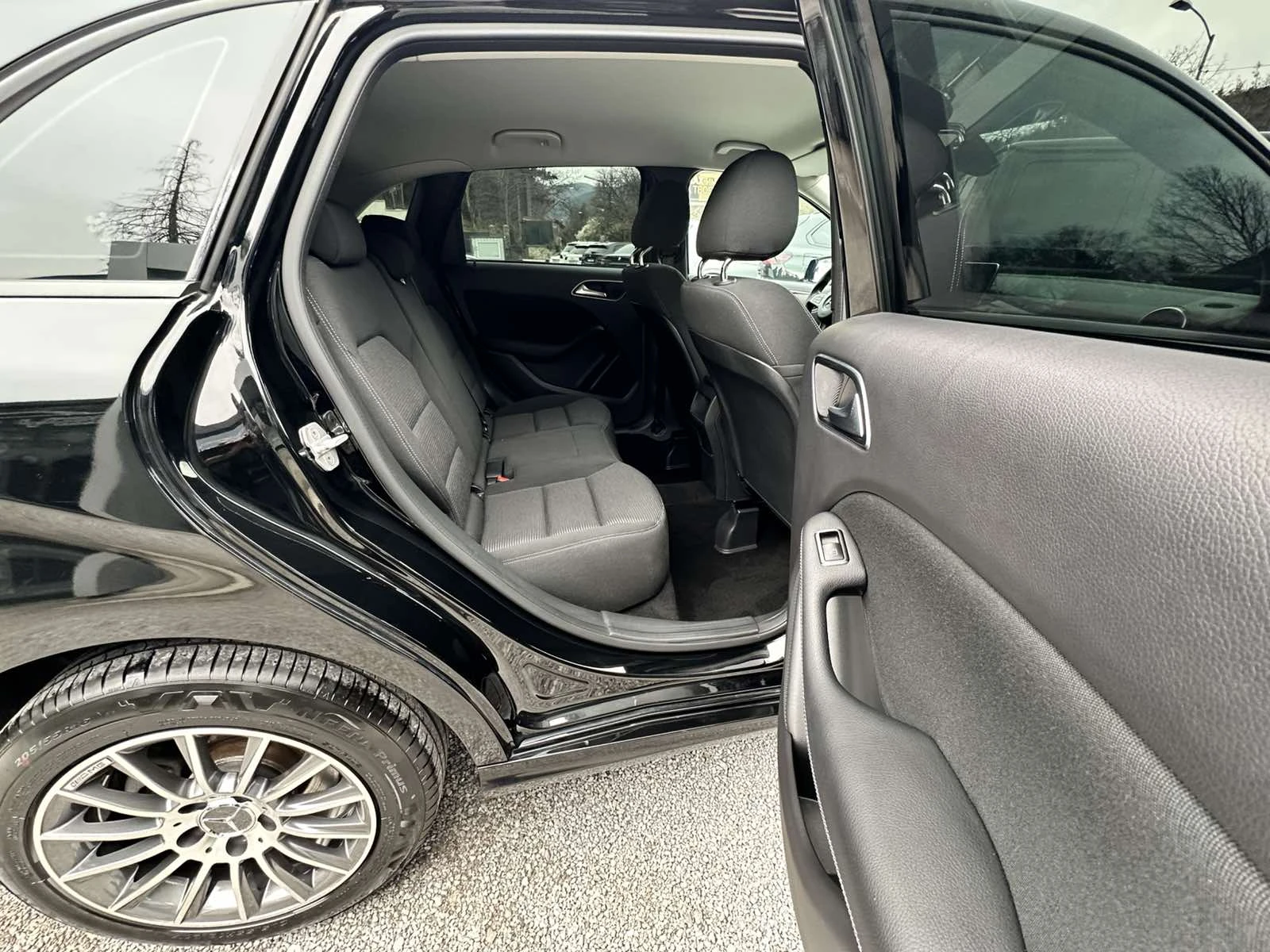 Mercedes-Benz B 200 NAVI/LED/, снимка 15 - Автомобили и джипове - 54190736