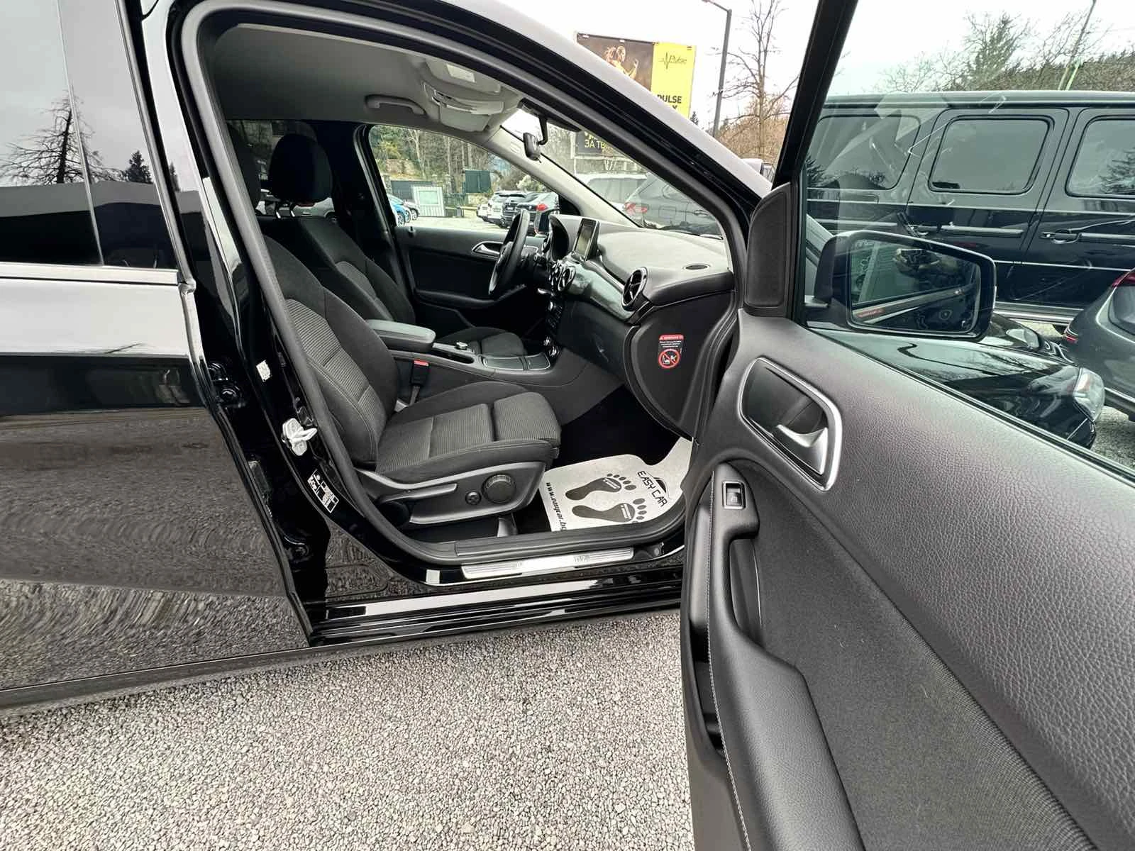 Mercedes-Benz B 200 NAVI/LED/, снимка 12 - Автомобили и джипове - 54190736