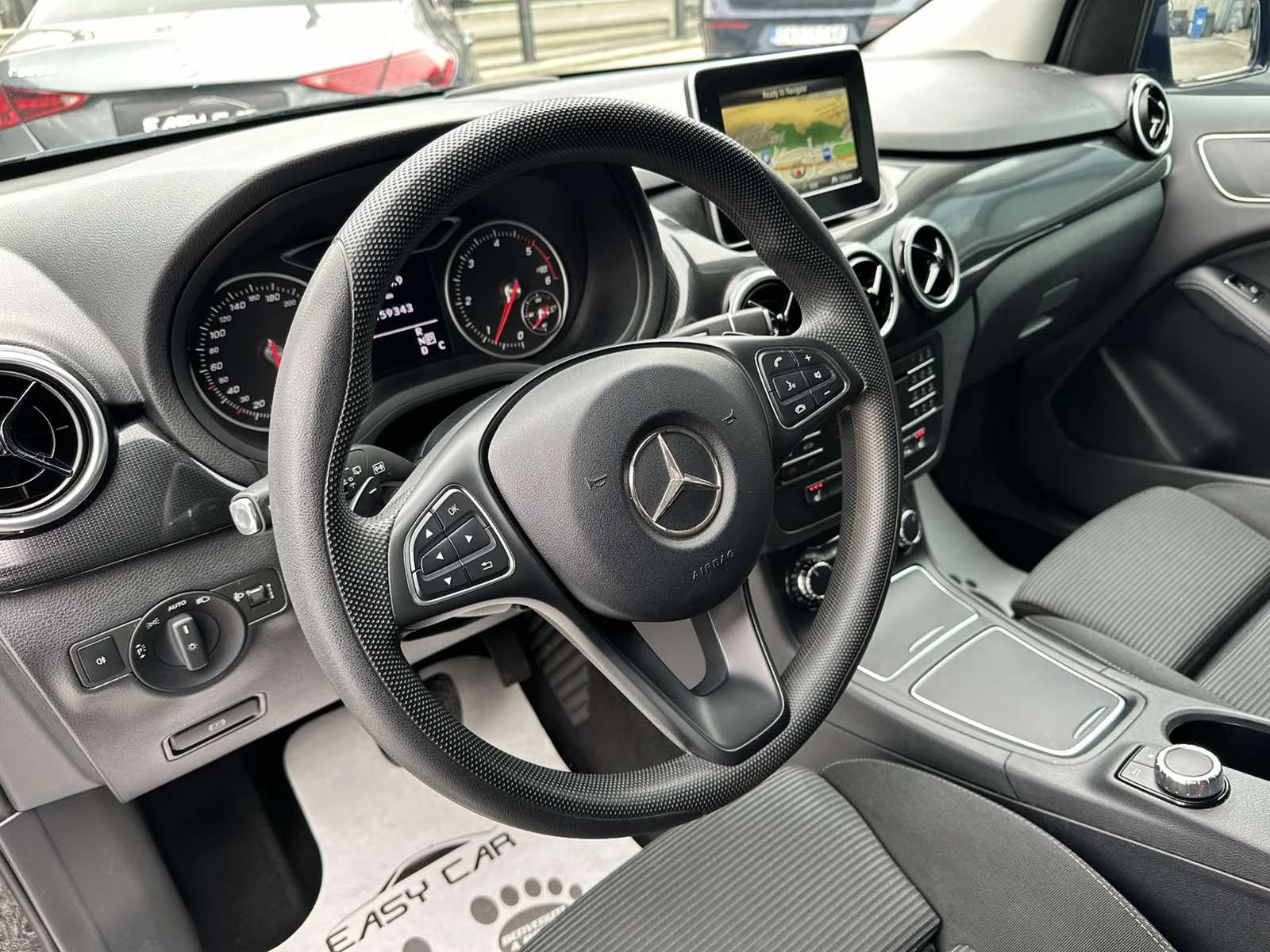 Mercedes-Benz B 200 NAVI/LED/, снимка 7 - Автомобили и джипове - 54190736