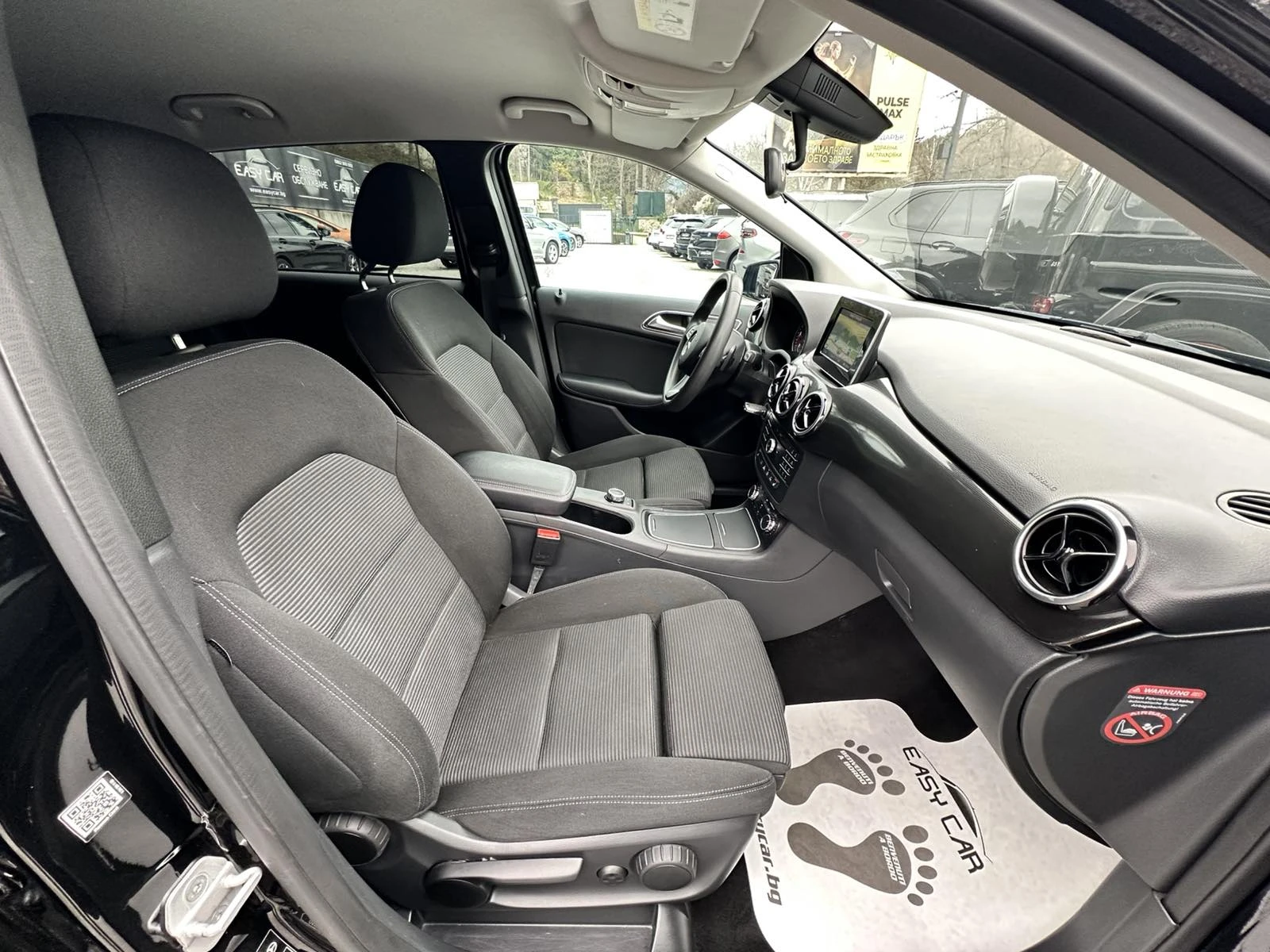 Mercedes-Benz B 200 NAVI/LED/, снимка 13 - Автомобили и джипове - 54190736