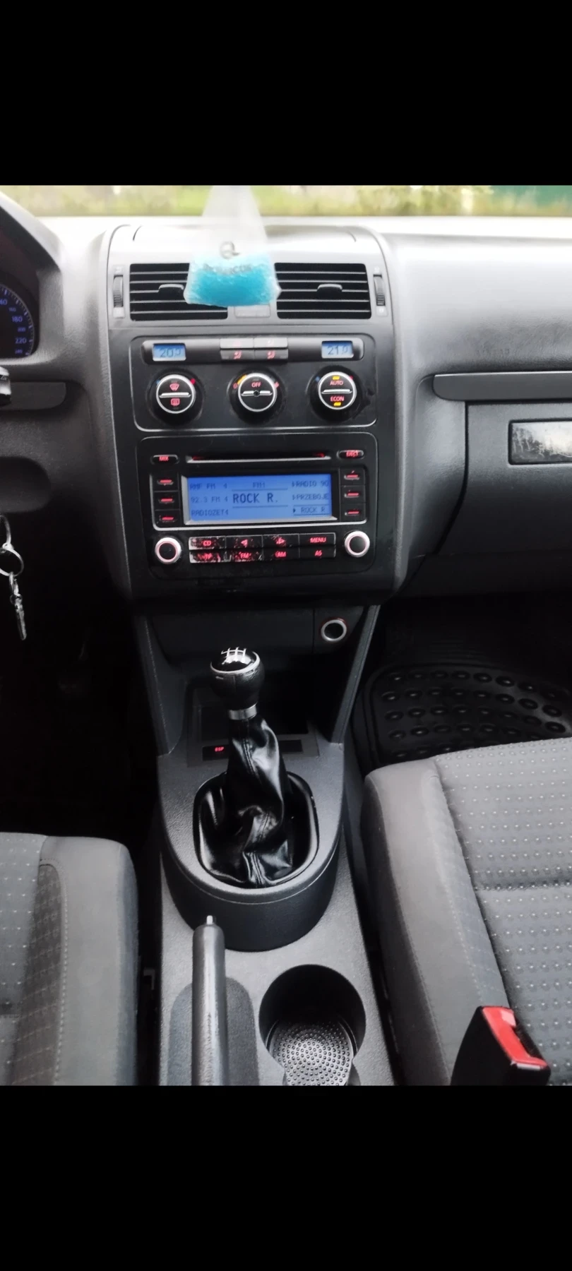 VW Touran VW Touran 7 местен 2.0 TD? V8 перфектно състояние , снимка 13 - Автомобили и джипове - 54468987