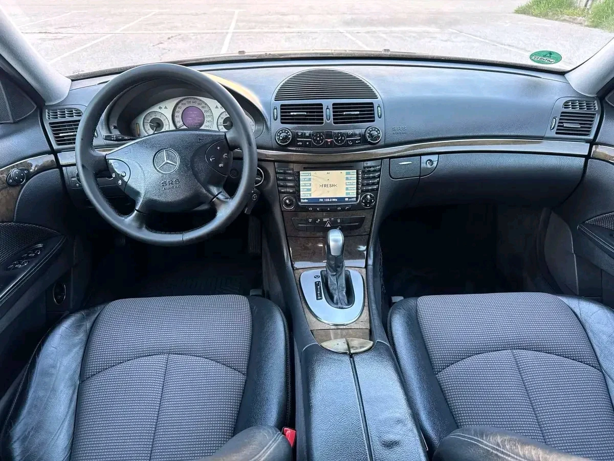 Mercedes-Benz E 320, снимка 3 - Автомобили и джипове - 54866124