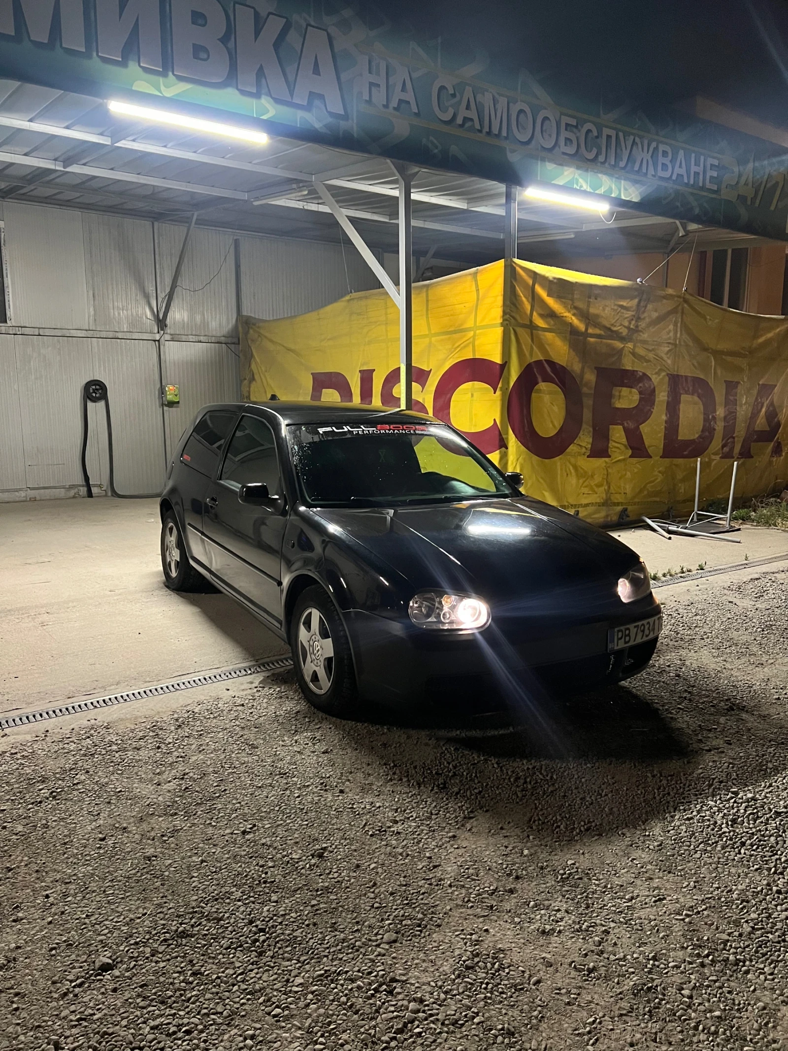 VW Golf Сменени фарове, броня и джанти за по добър вит 