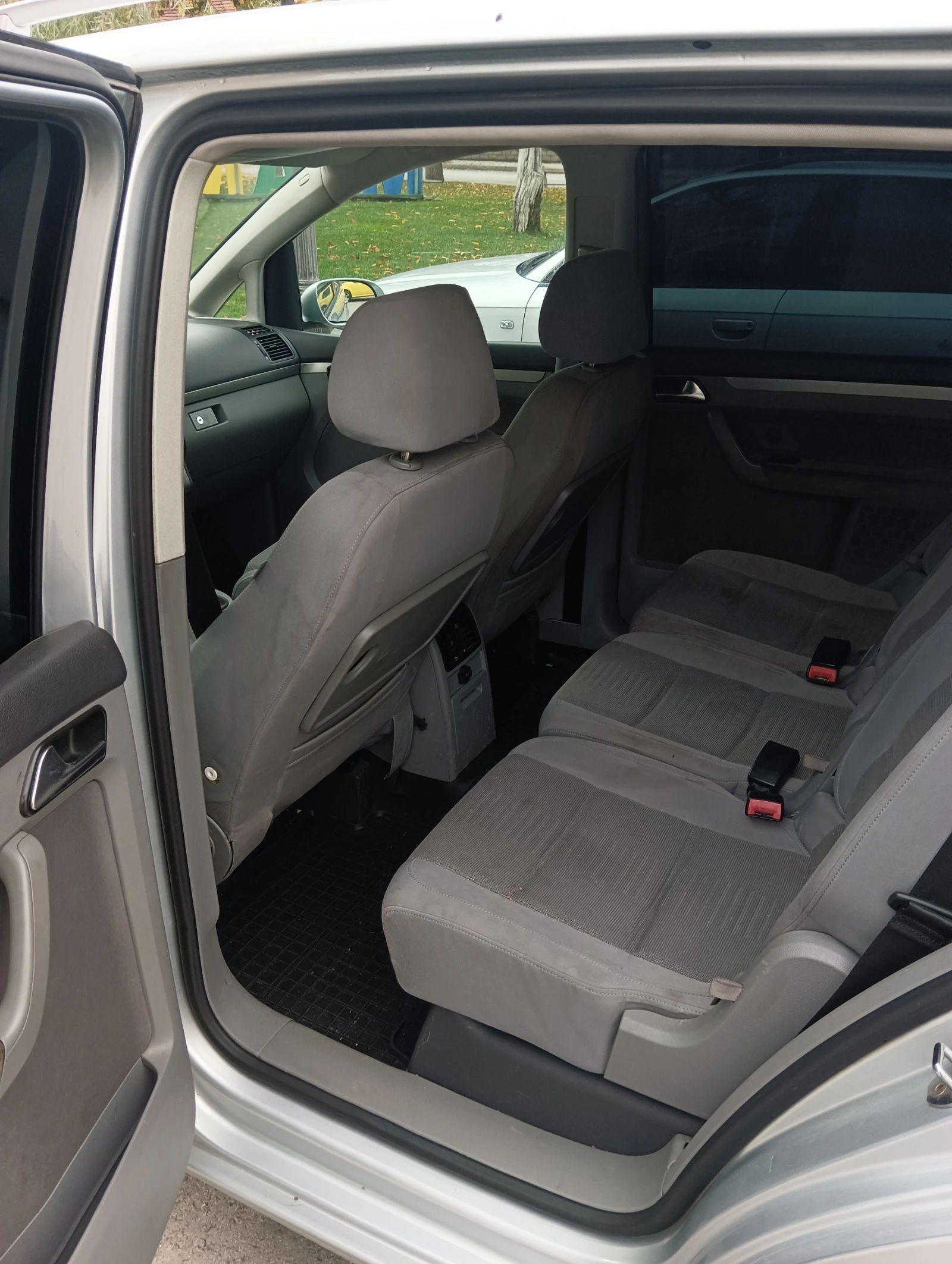 VW Touran, снимка 9 - Автомобили и джипове - 56569860