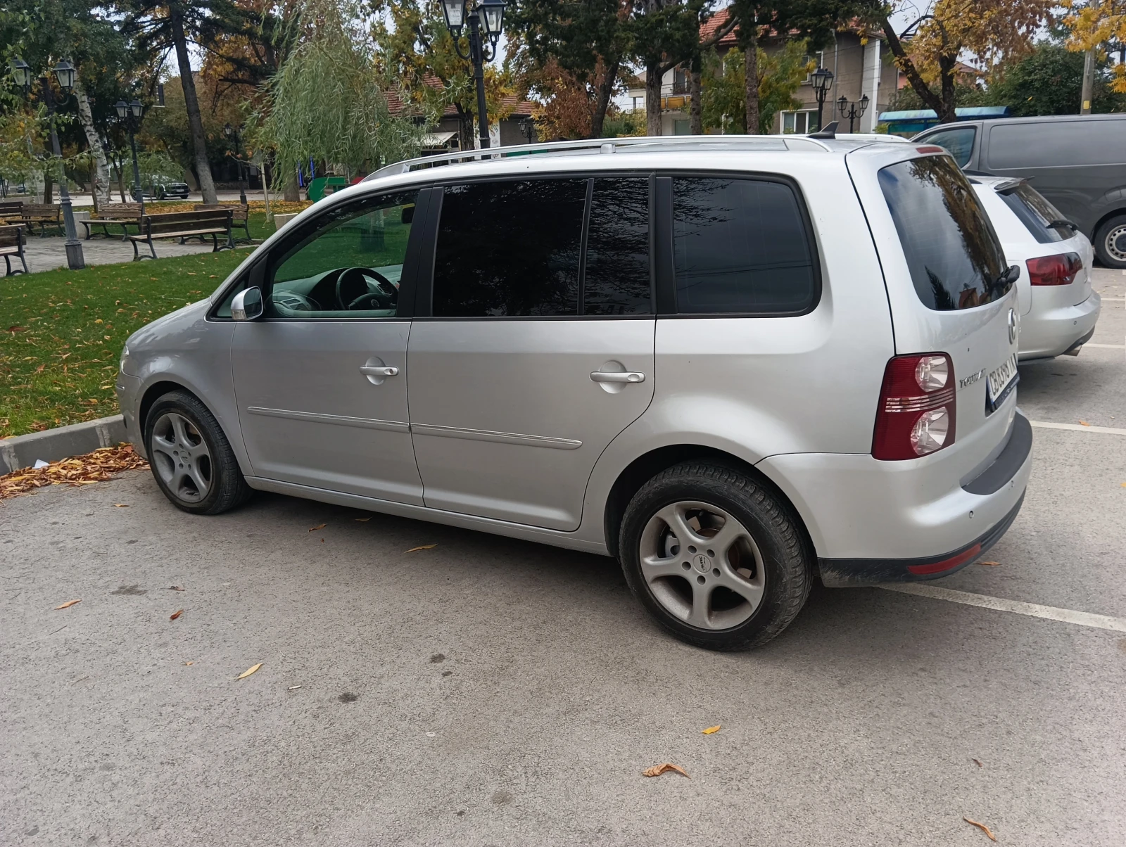 VW Touran, снимка 3 - Автомобили и джипове - 56569860