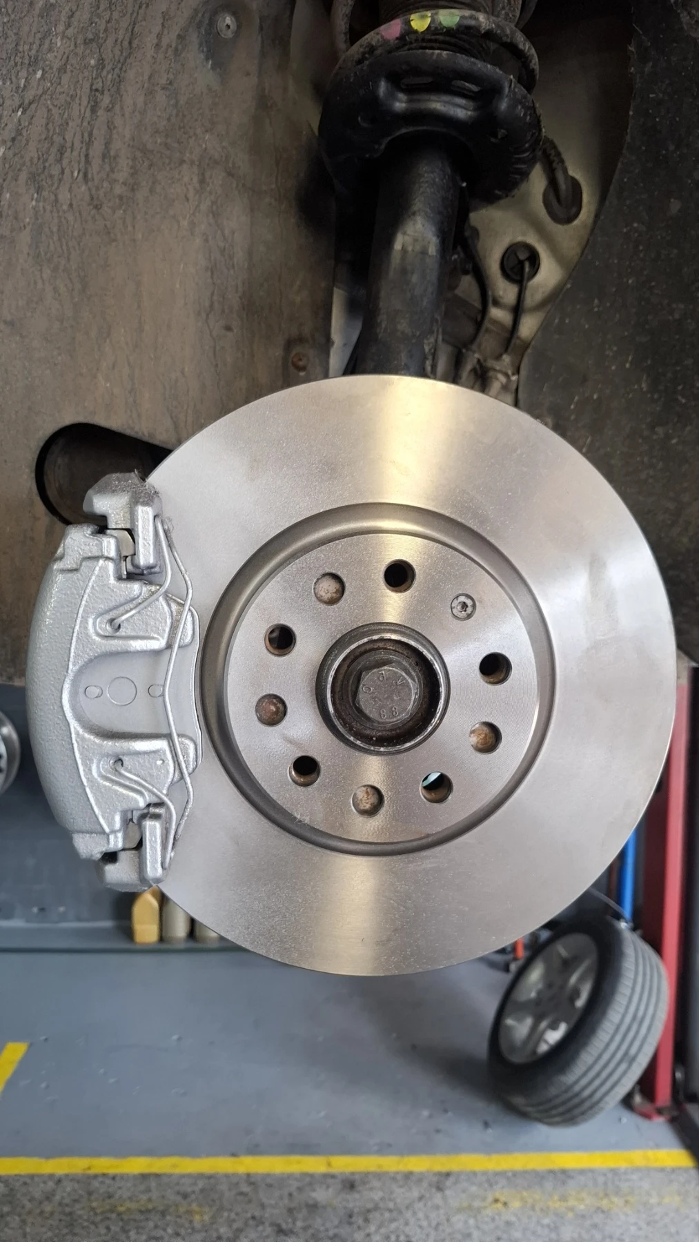 VW Touran, снимка 15 - Автомобили и джипове - 56569860