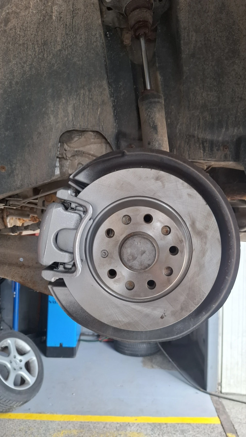 VW Touran, снимка 16 - Автомобили и джипове - 56569860