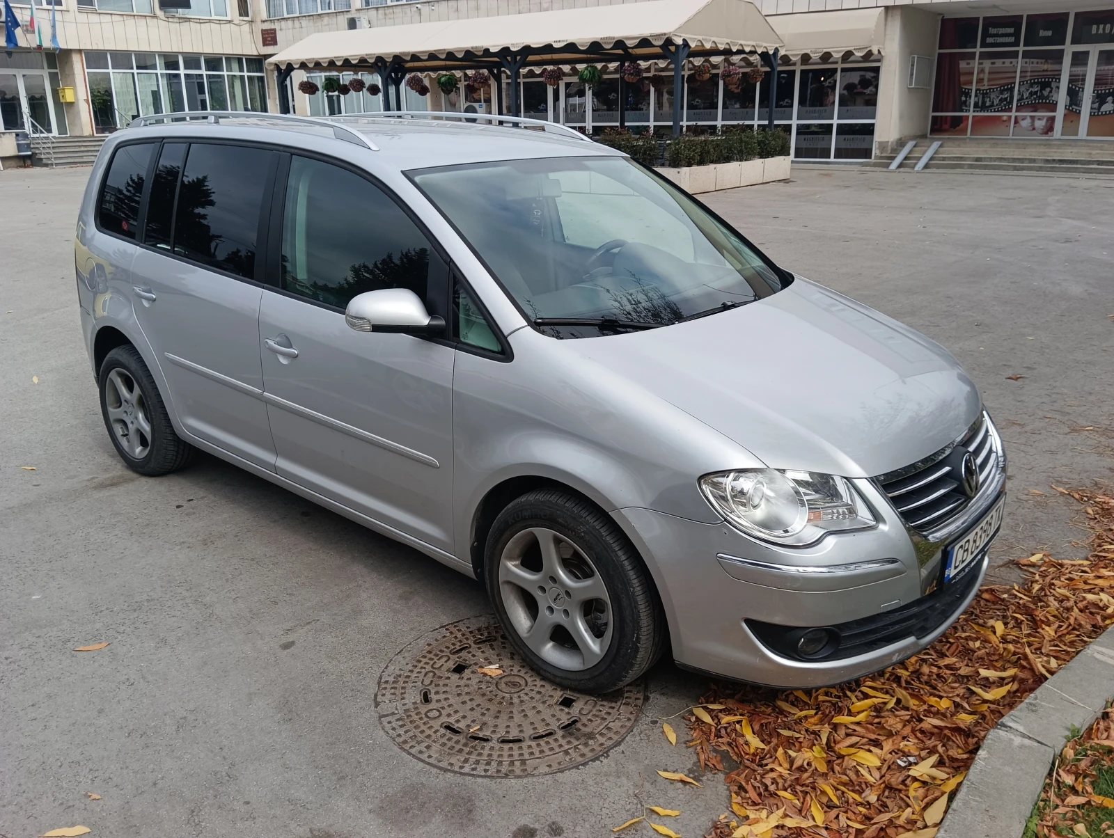 VW Touran, снимка 2 - Автомобили и джипове - 56569860