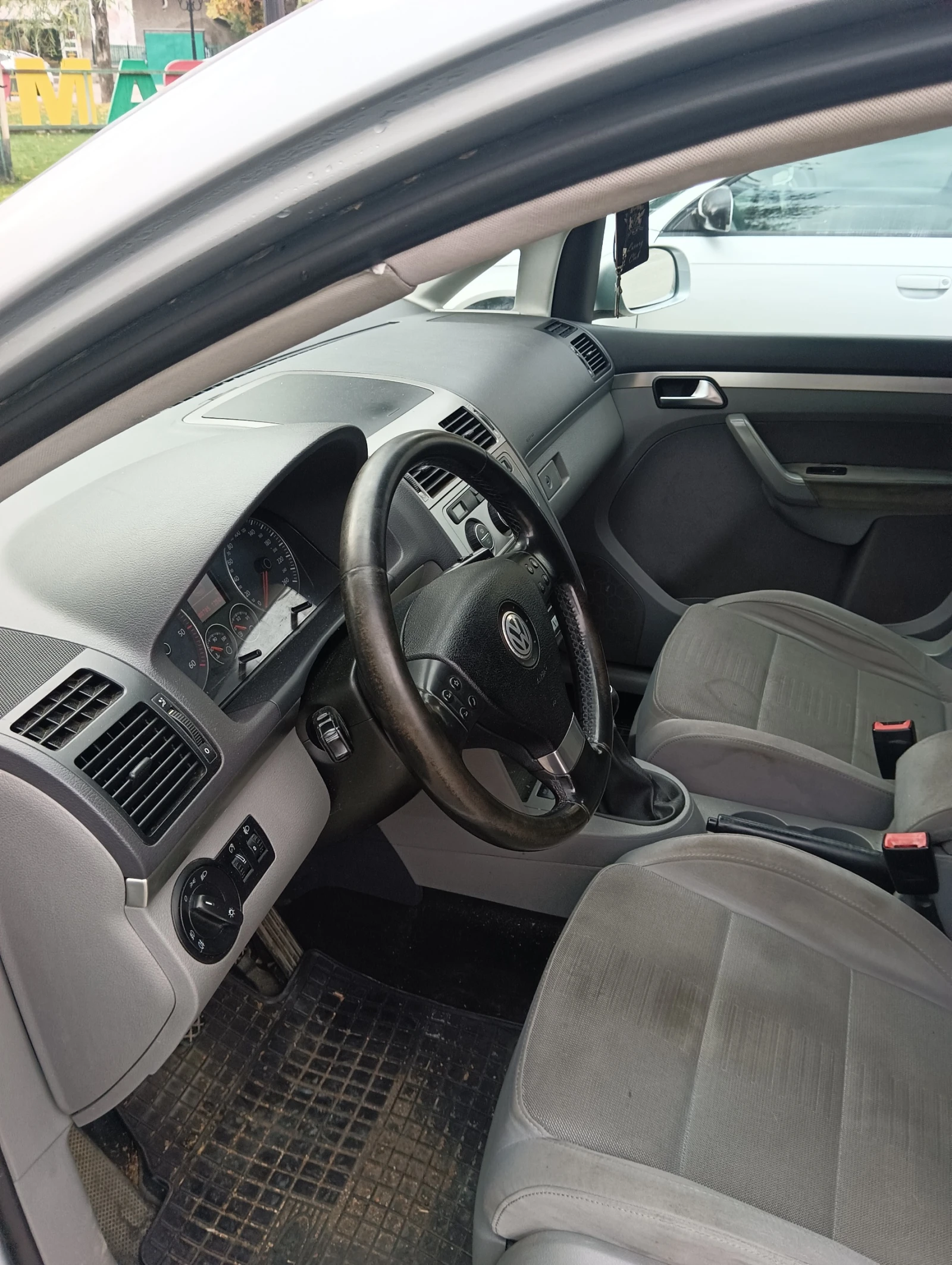 VW Touran, снимка 8 - Автомобили и джипове - 56569860