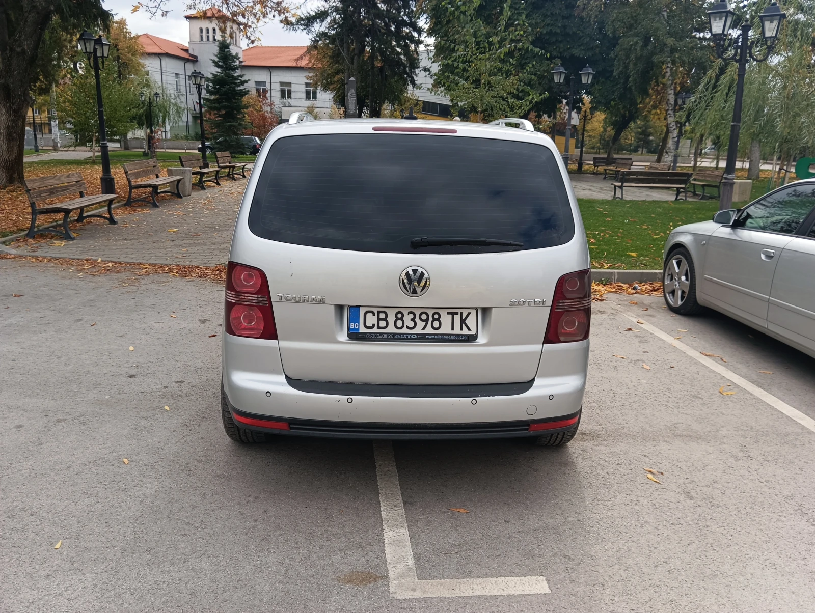 VW Touran, снимка 4 - Автомобили и джипове - 56569860
