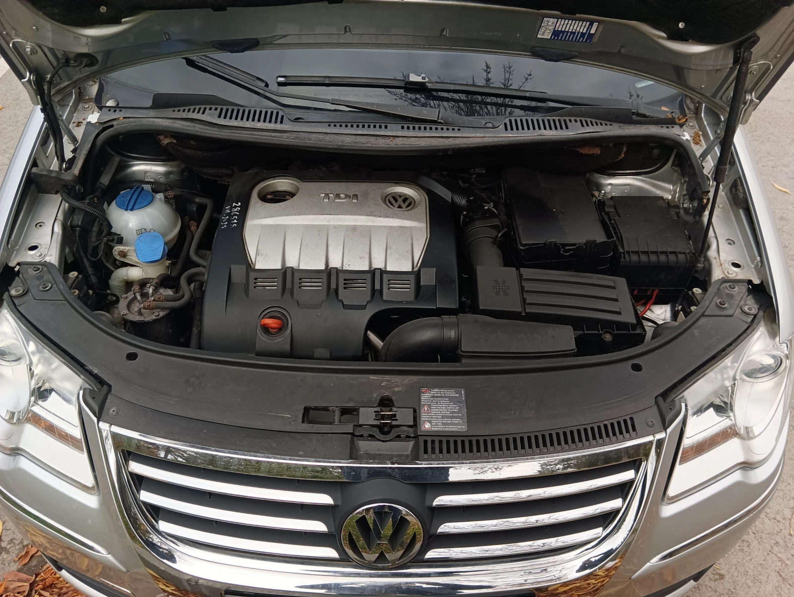 VW Touran, снимка 14 - Автомобили и джипове - 56569860