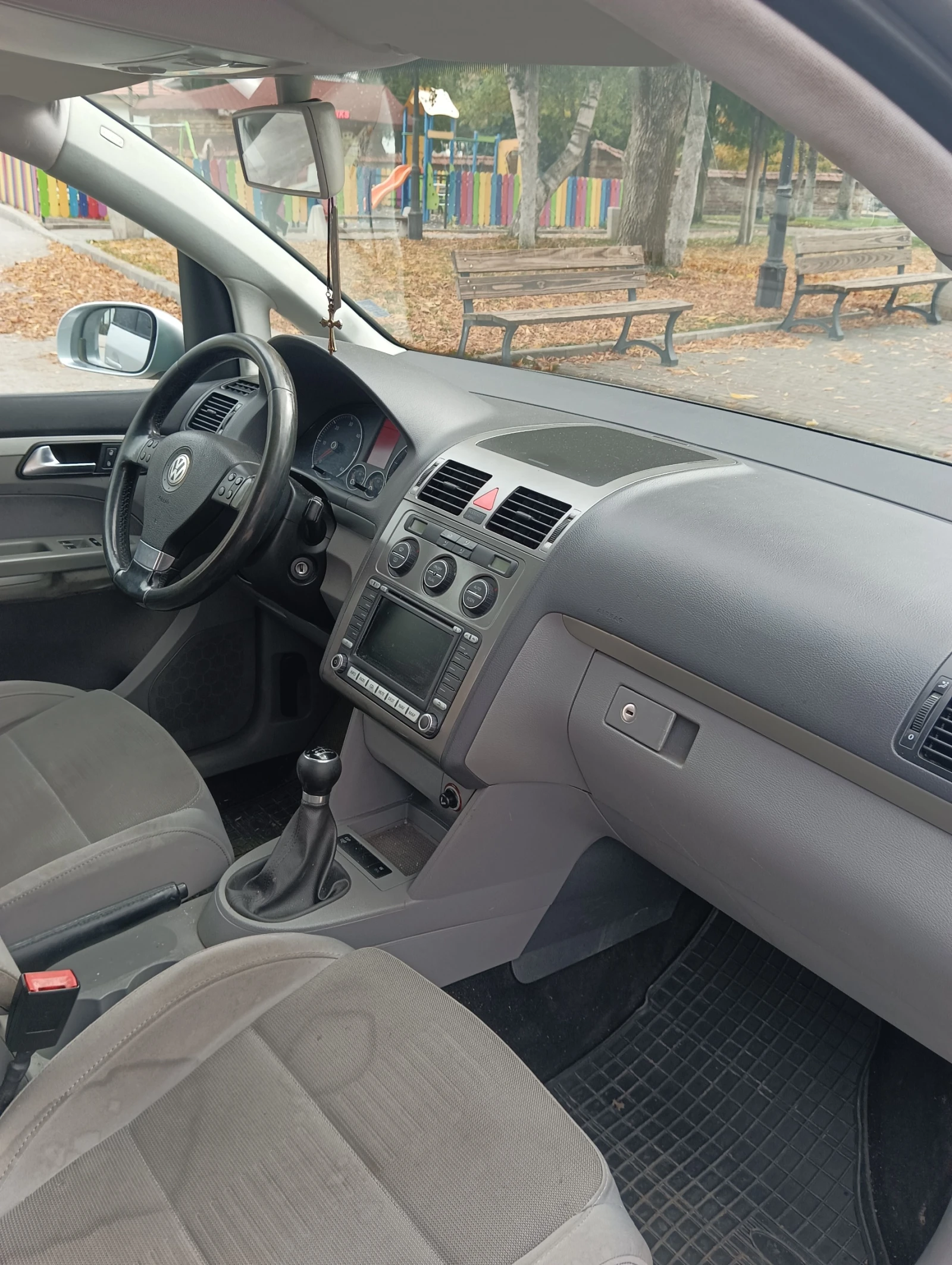 VW Touran, снимка 11 - Автомобили и джипове - 56569860