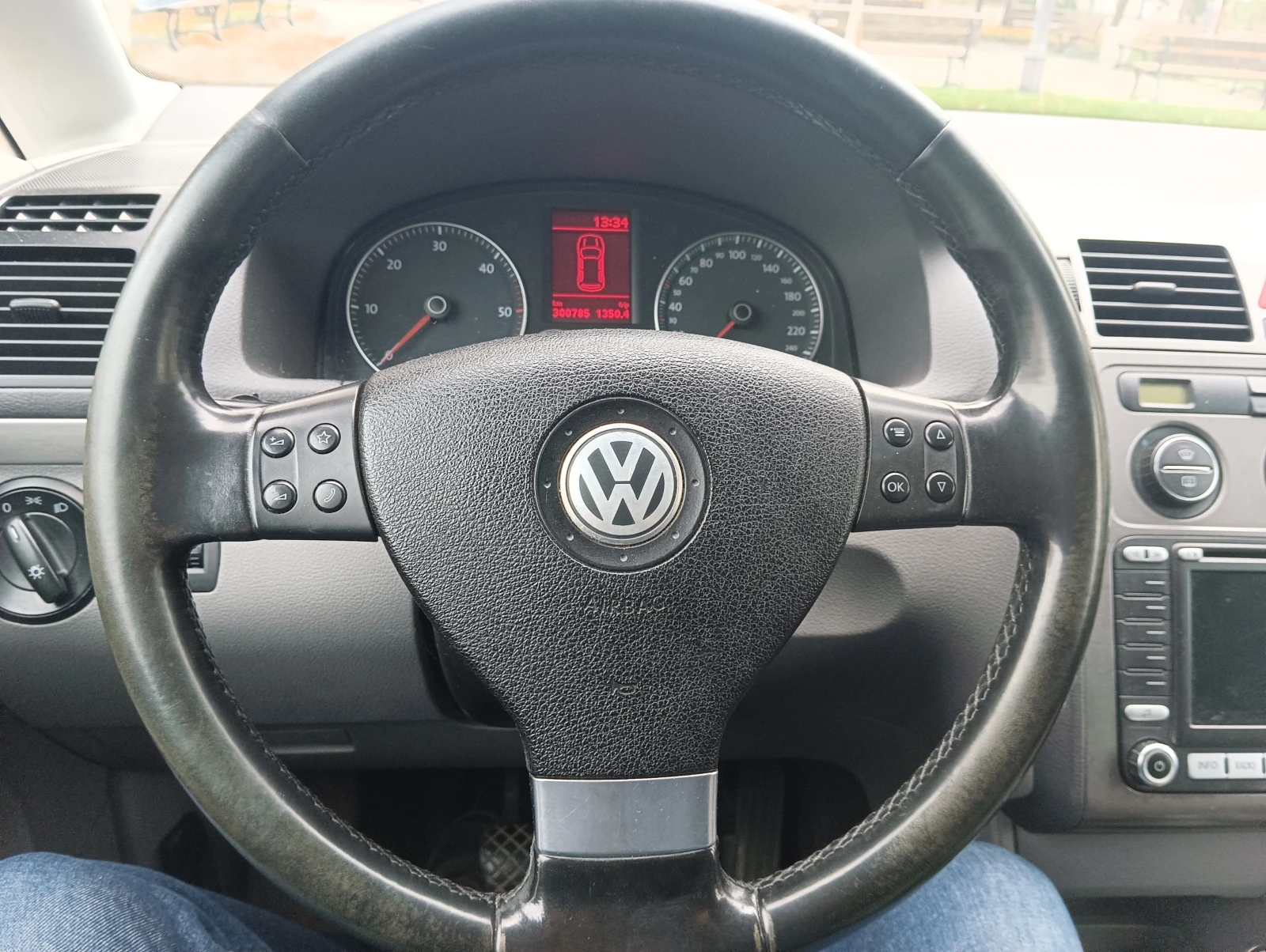 VW Touran, снимка 5 - Автомобили и джипове - 56569860