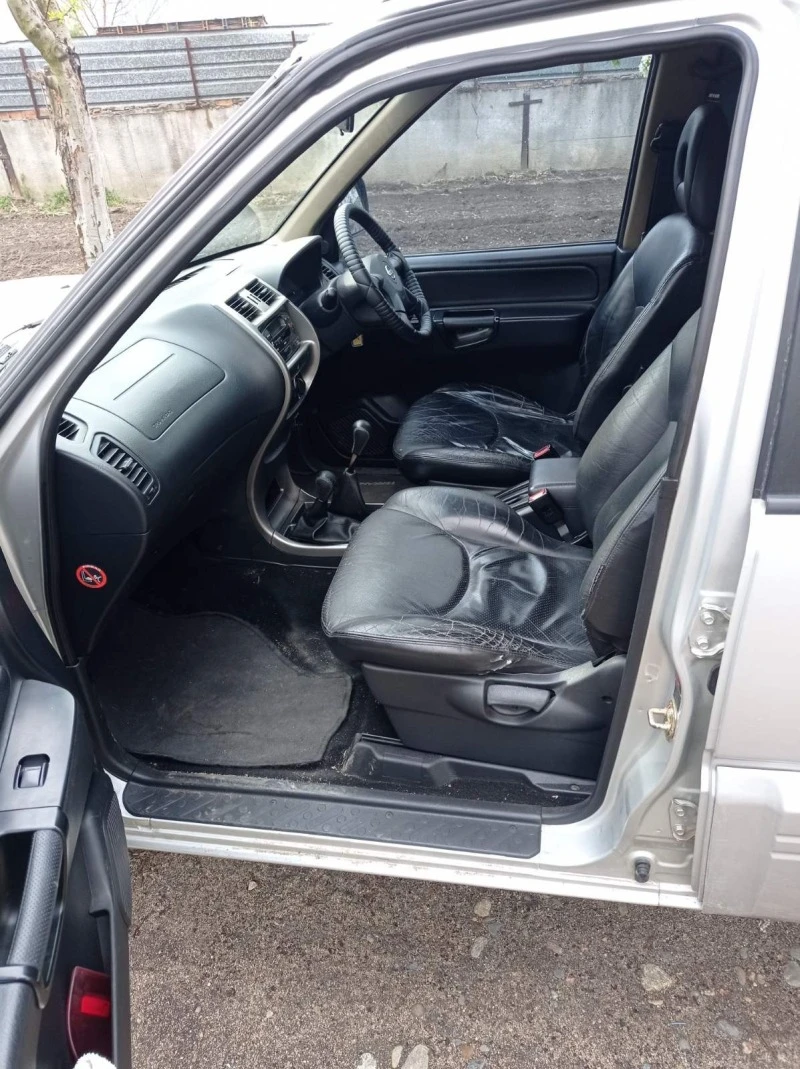 Nissan Terrano, снимка 13 - Автомобили и джипове - 47660686