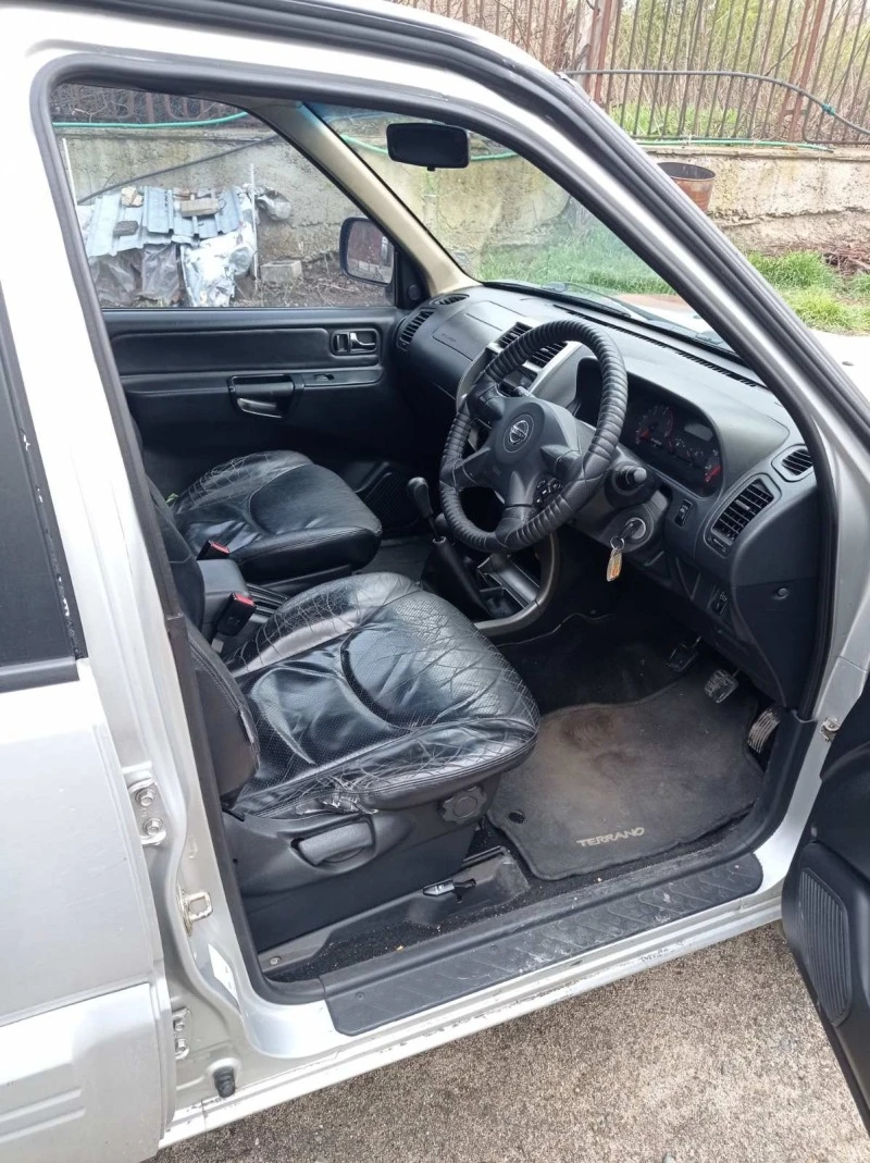 Nissan Terrano, снимка 10 - Автомобили и джипове - 47660686