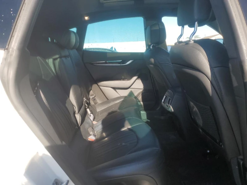 Maserati Levante Q4 AWD* DISTRONIC* PANO* КОЖА , снимка 11 - Автомобили и джипове - 52693695