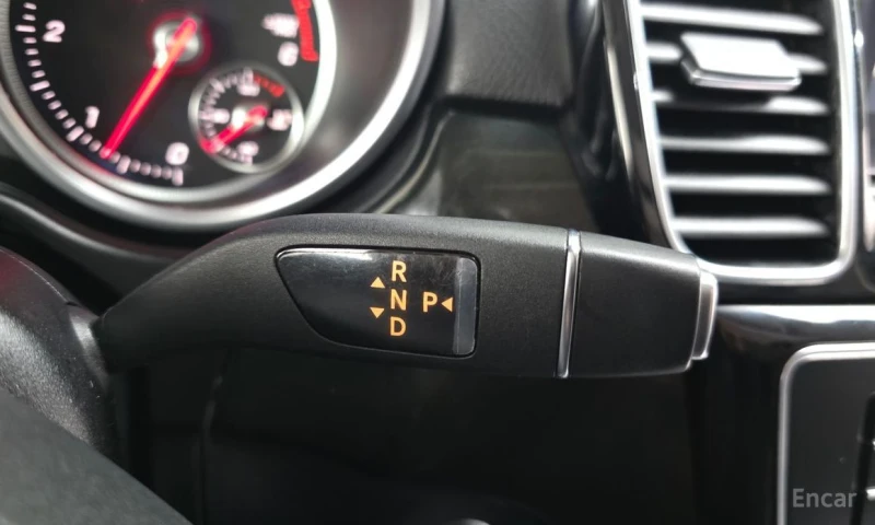 Mercedes-Benz GLE 350, снимка 9 - Автомобили и джипове - 53205385