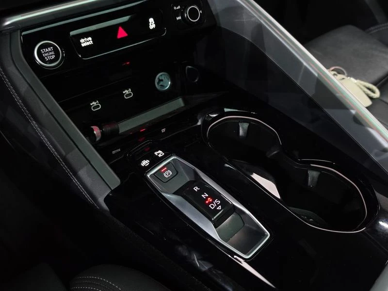Audi Q5 40 TDI Quattro S Line Black Edition| 190к.с., снимка 9 - Автомобили и джипове - 55736741