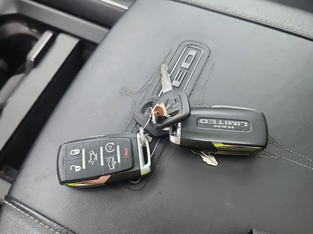 Dodge RAM 1500 * LIMITED CREW CAB SHORT BED * CARFAX * ��� ������ | Mobile.bg � ����������� 8