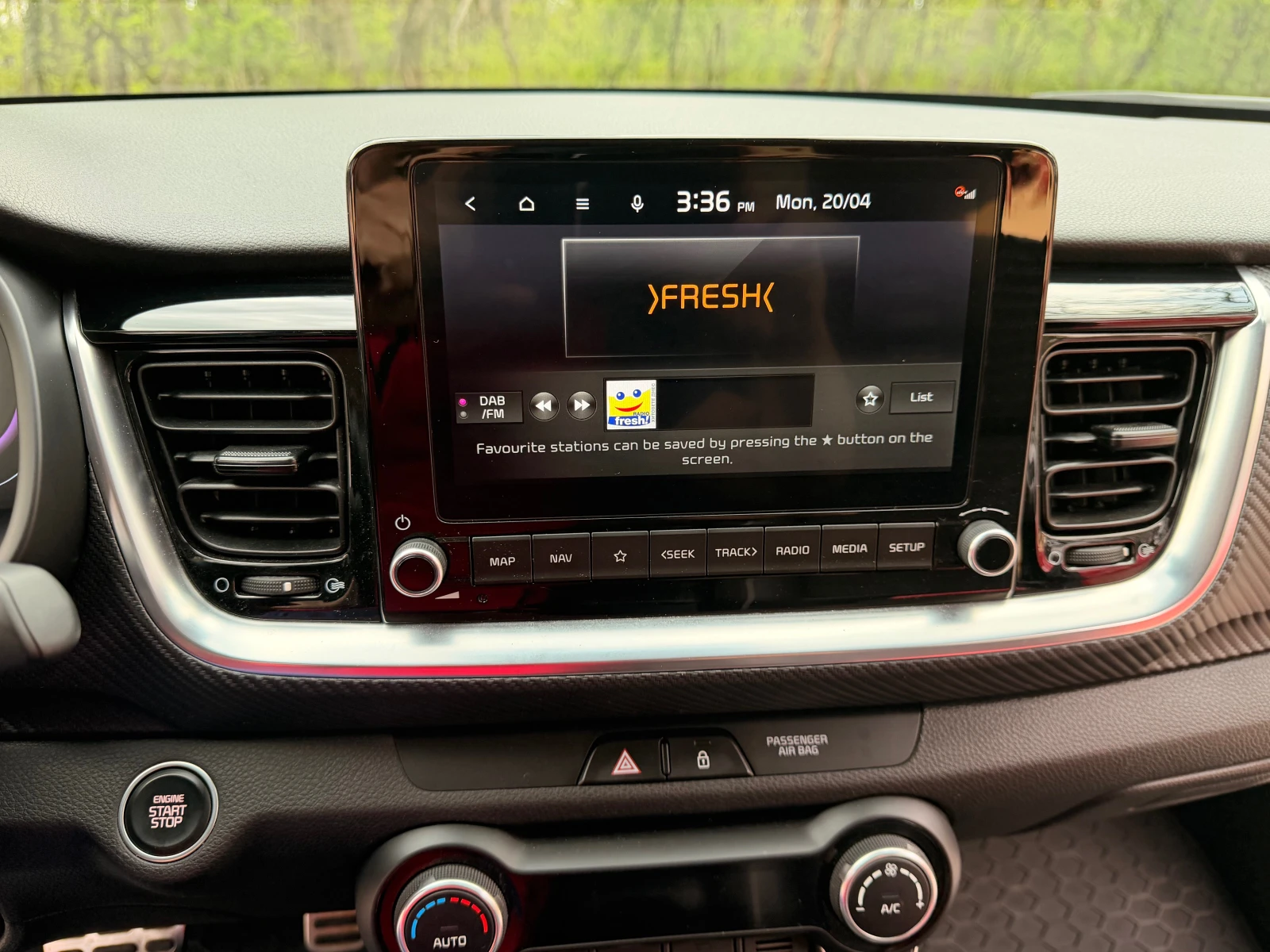 Kia Stonic, снимка 12 - Автомобили и джипове - 54398552