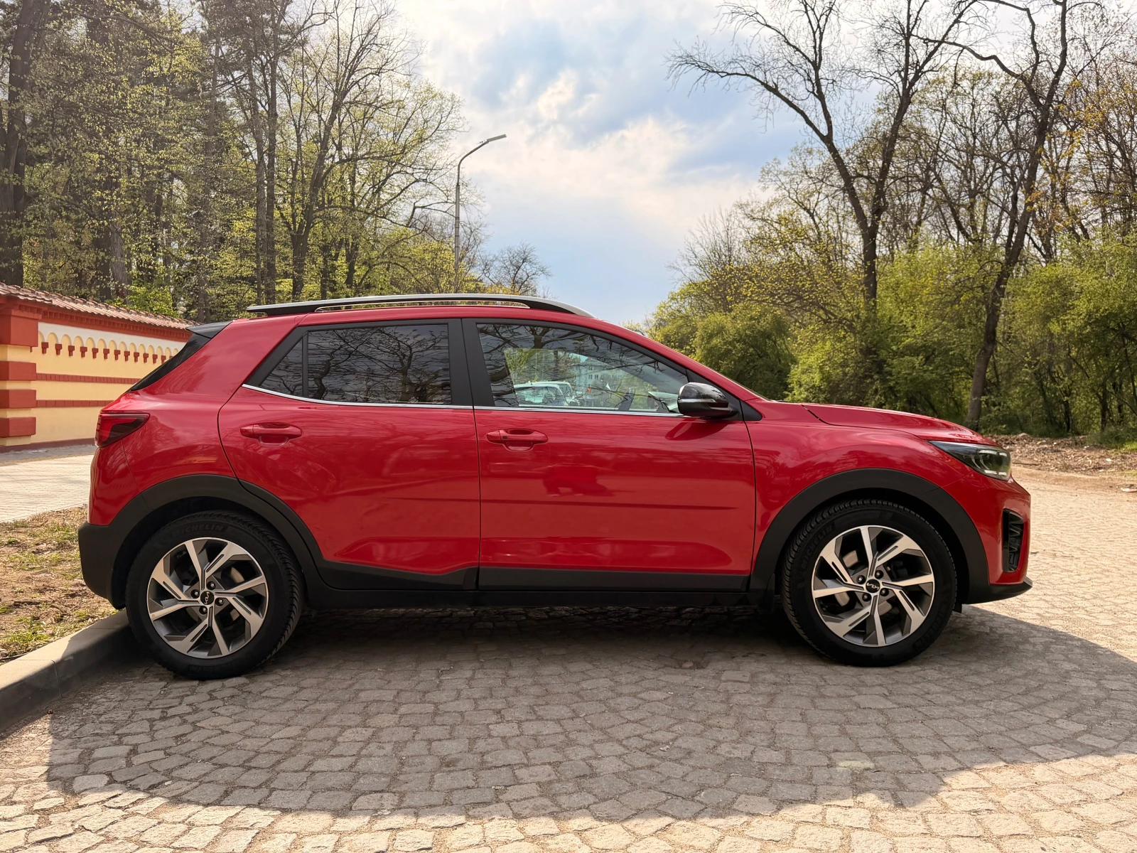 Kia Stonic, снимка 7 - Автомобили и джипове - 54398552