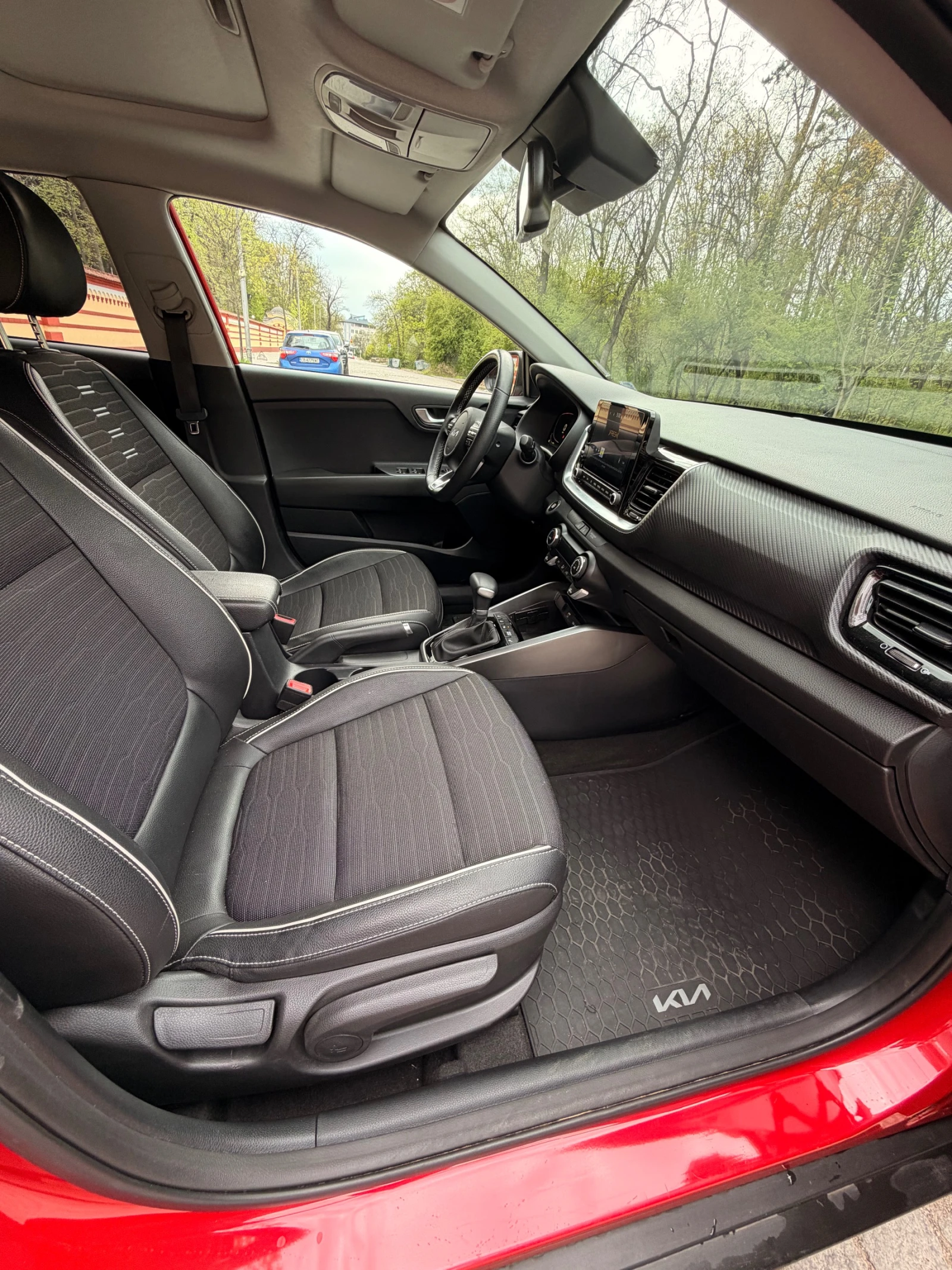Kia Stonic, снимка 11 - Автомобили и джипове - 54398552