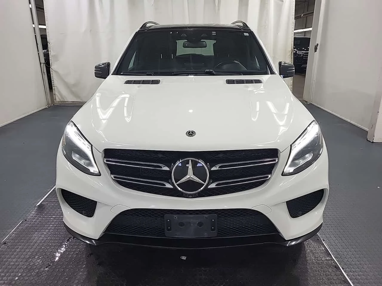 Mercedes-Benz GLE 400 * CARFAX * БЕЗ ЗАБЕЛЕЖКА * АВТОКРЕДИТ * , снимка 3 - Автомобили и джипове - 54909704