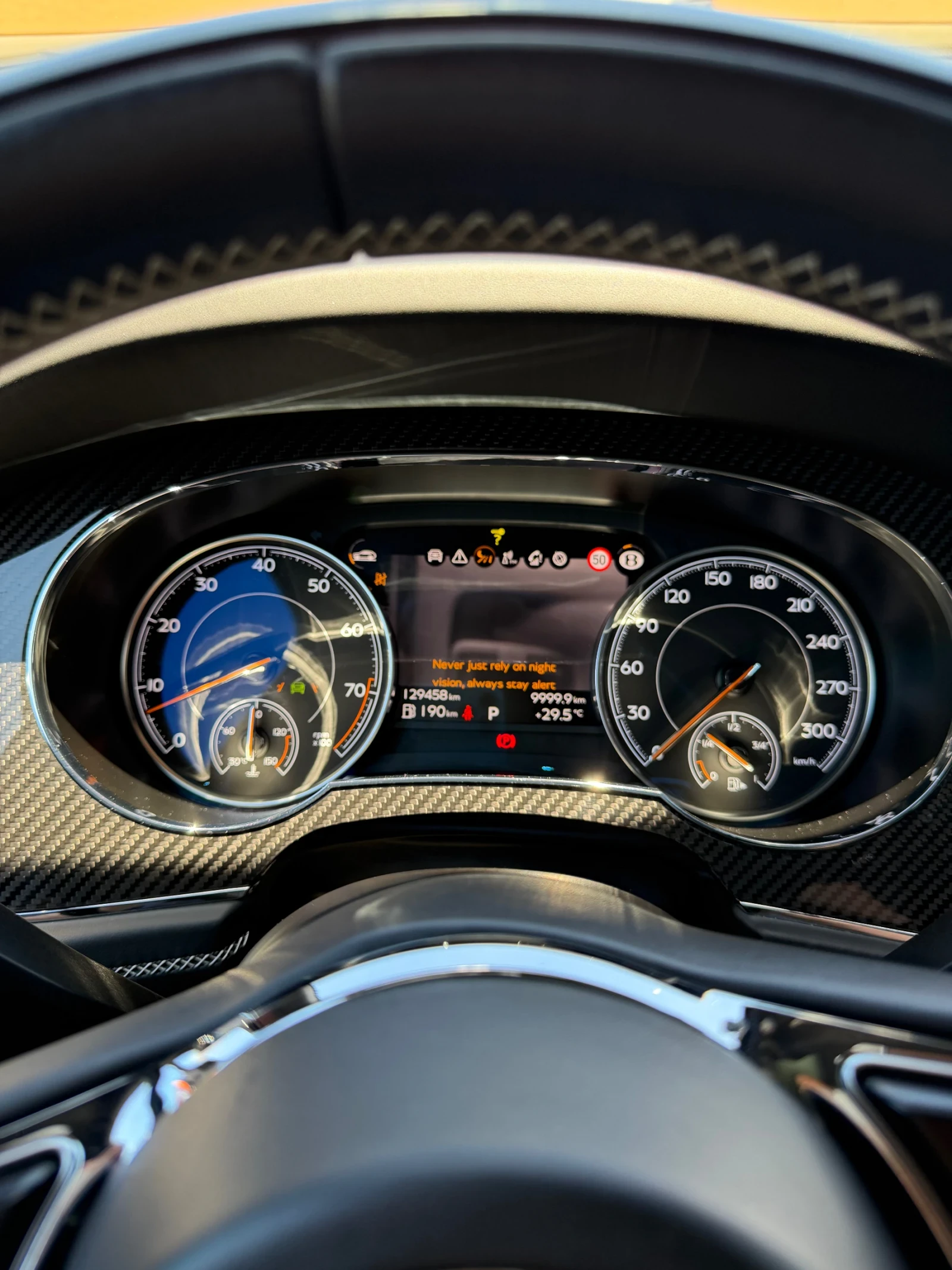Bentley Bentayga V8 Night 360 CARBON Keramik Exclusive, снимка 17 - Автомобили и джипове - 55193840