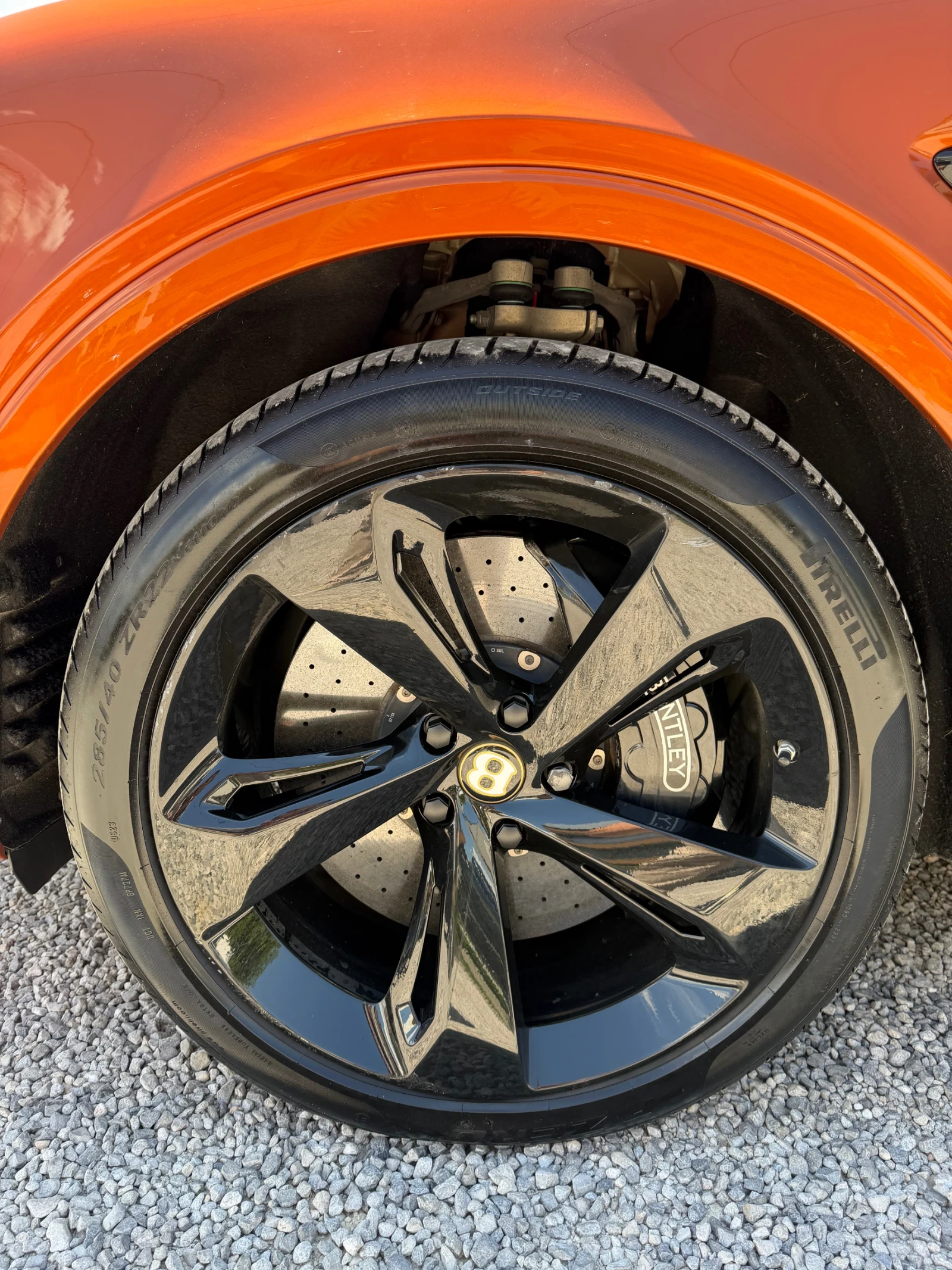 Bentley Bentayga V8 Night 360 CARBON Keramik Exclusive, снимка 9 - Автомобили и джипове - 55193840