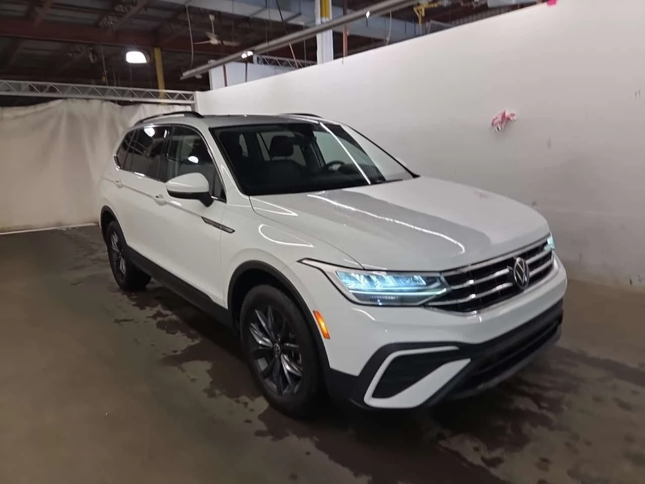 VW Tiguan PANO| ПОДГРЕВИ| ПАМЕТ| LANE ASSIST| 2 КЛЮЧА| , снимка 3 - Автомобили и джипове - 55324826