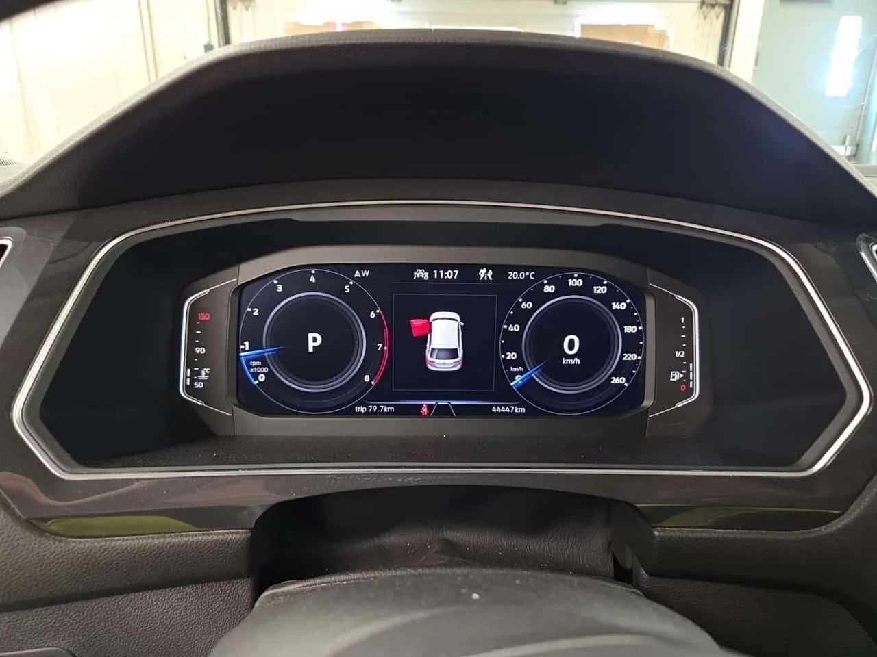 VW Tiguan PANO| ПОДГРЕВИ| ПАМЕТ| LANE ASSIST| 2 КЛЮЧА| , снимка 11 - Автомобили и джипове - 55324826