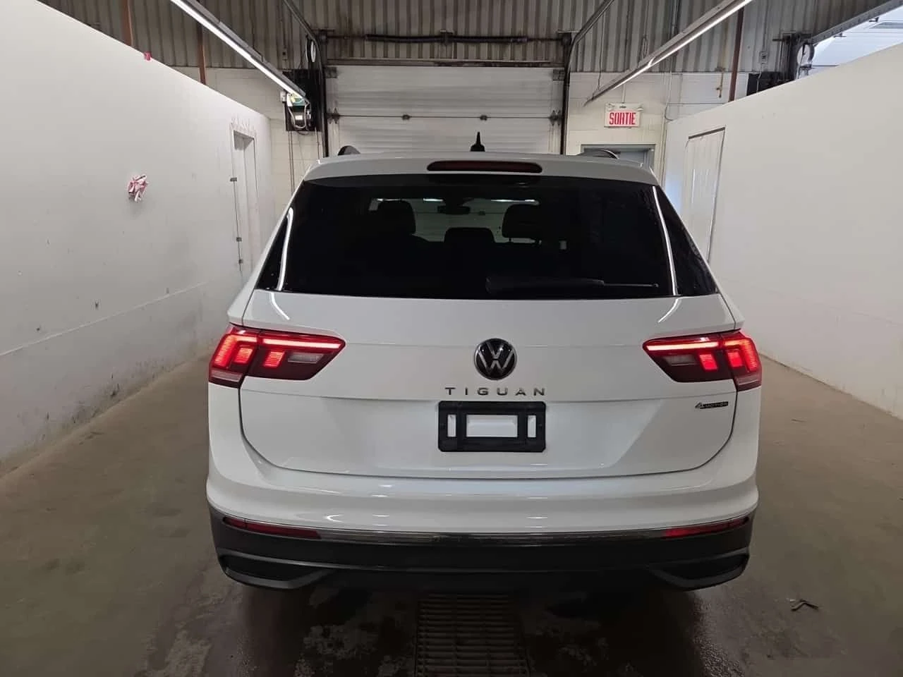 VW Tiguan PANO| ПОДГРЕВИ| ПАМЕТ| LANE ASSIST| 2 КЛЮЧА| , снимка 5 - Автомобили и джипове - 55324826