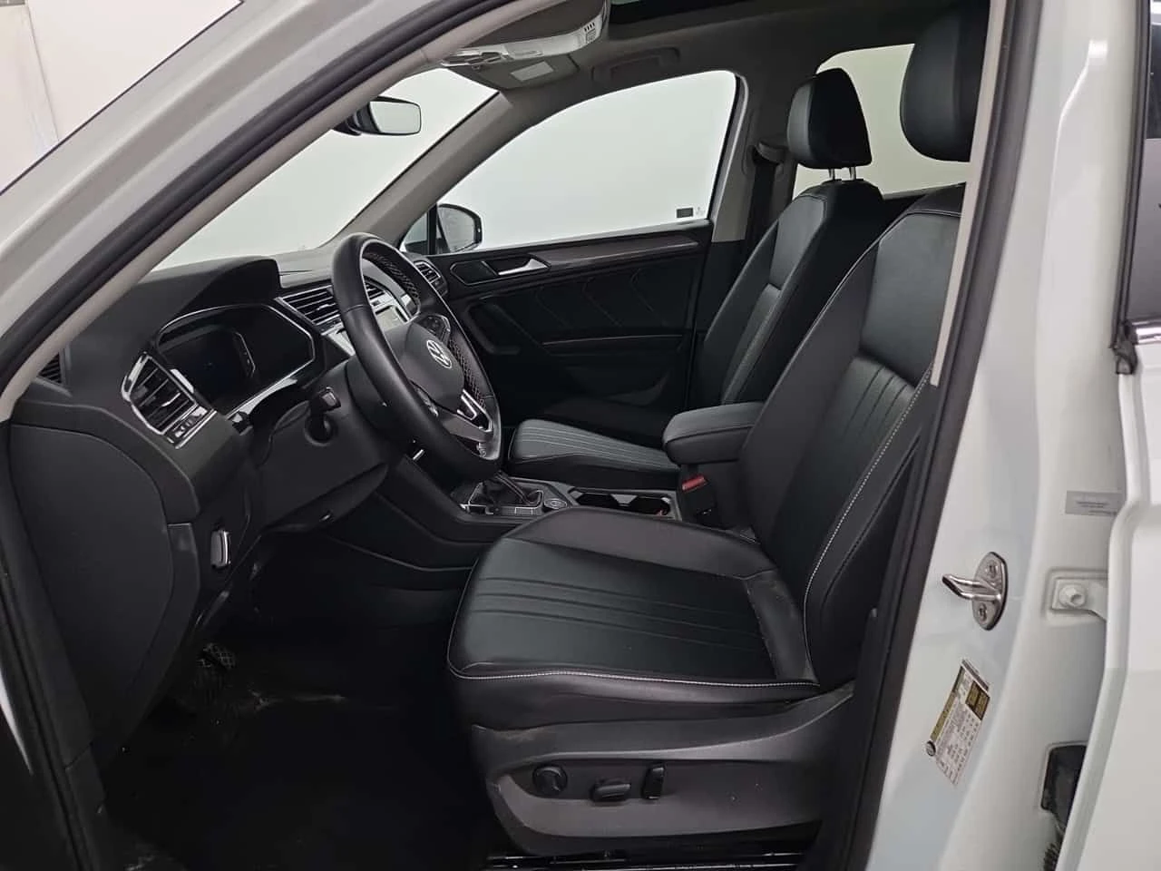 VW Tiguan PANO| ПОДГРЕВИ| ПАМЕТ| LANE ASSIST| 2 КЛЮЧА| , снимка 9 - Автомобили и джипове - 55324826