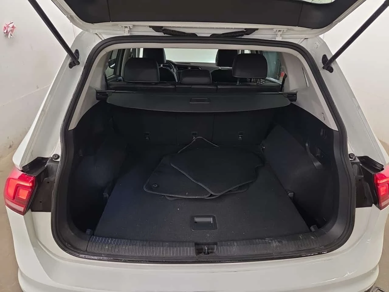 VW Tiguan PANO| ПОДГРЕВИ| ПАМЕТ| LANE ASSIST| 2 КЛЮЧА| , снимка 14 - Автомобили и джипове - 55324826
