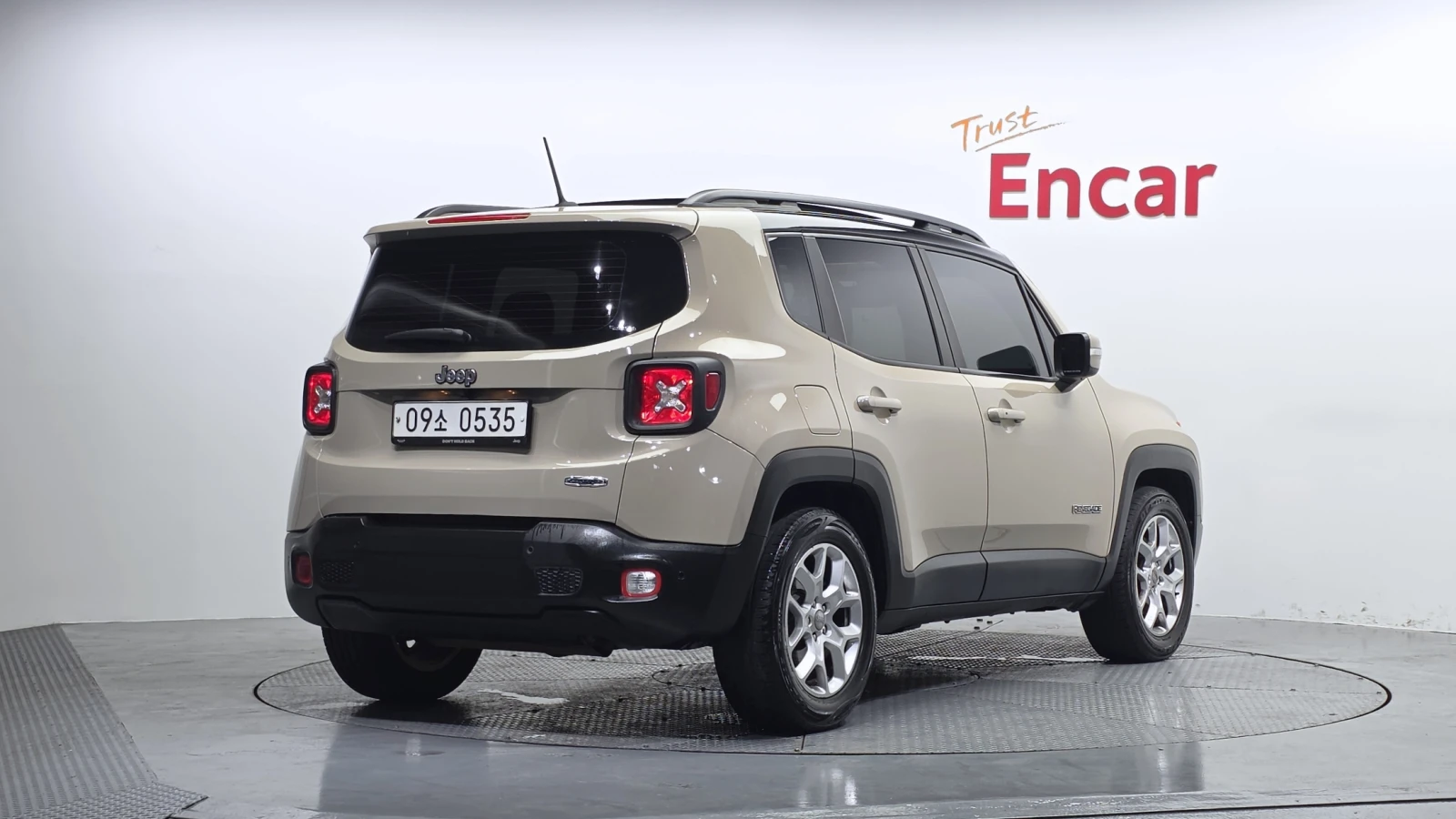 Jeep Renegade 2.4* ЛЮК* ПОДГРЕВ ВОЛАН* КРАЙНА ЦЕНА, снимка 2 - Автомобили и джипове - 55496116