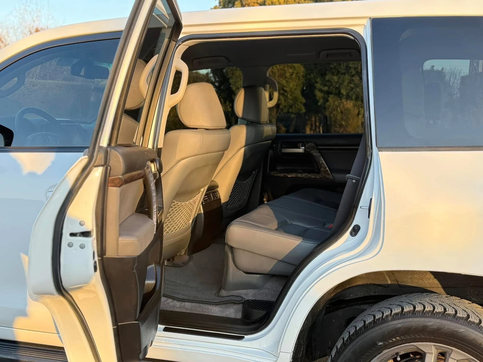 Toyota Land cruiser J200 ШВЕЙЦАРИЯ !, снимка 16 - Автомобили и джипове - 55528635
