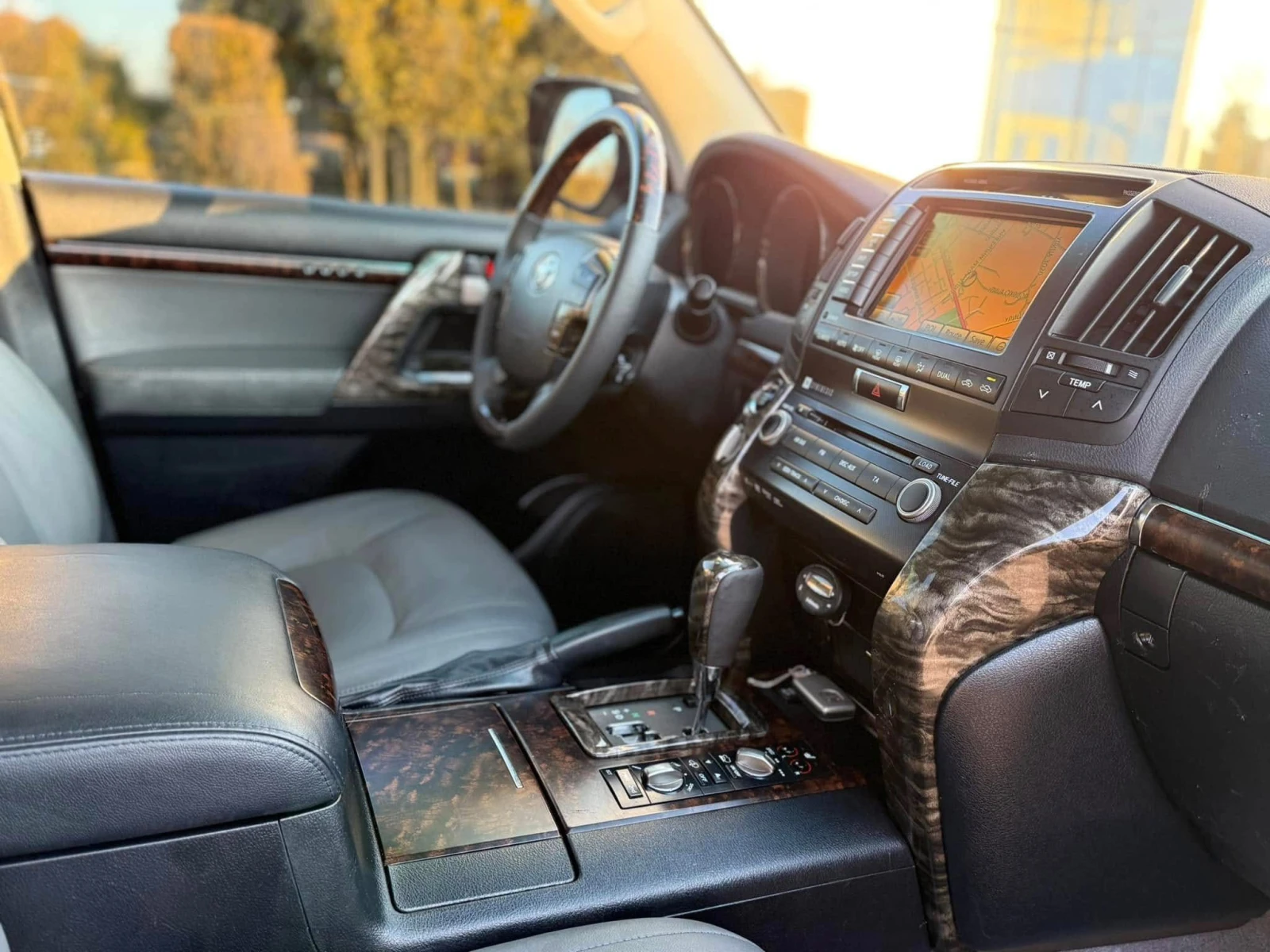 Toyota Land cruiser J200 ШВЕЙЦАРИЯ !, снимка 12 - Автомобили и джипове - 55528635