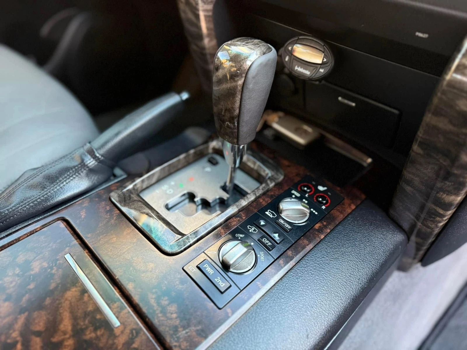 Toyota Land cruiser J200 ШВЕЙЦАРИЯ !, снимка 14 - Автомобили и джипове - 55528635