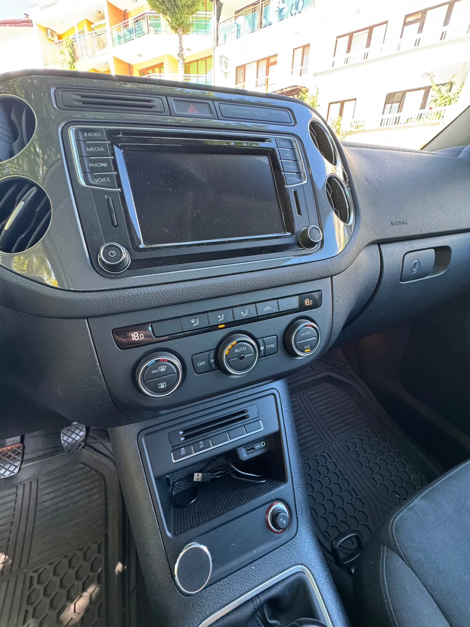 VW Tiguan, снимка 11 - Автомобили и джипове - 55697798