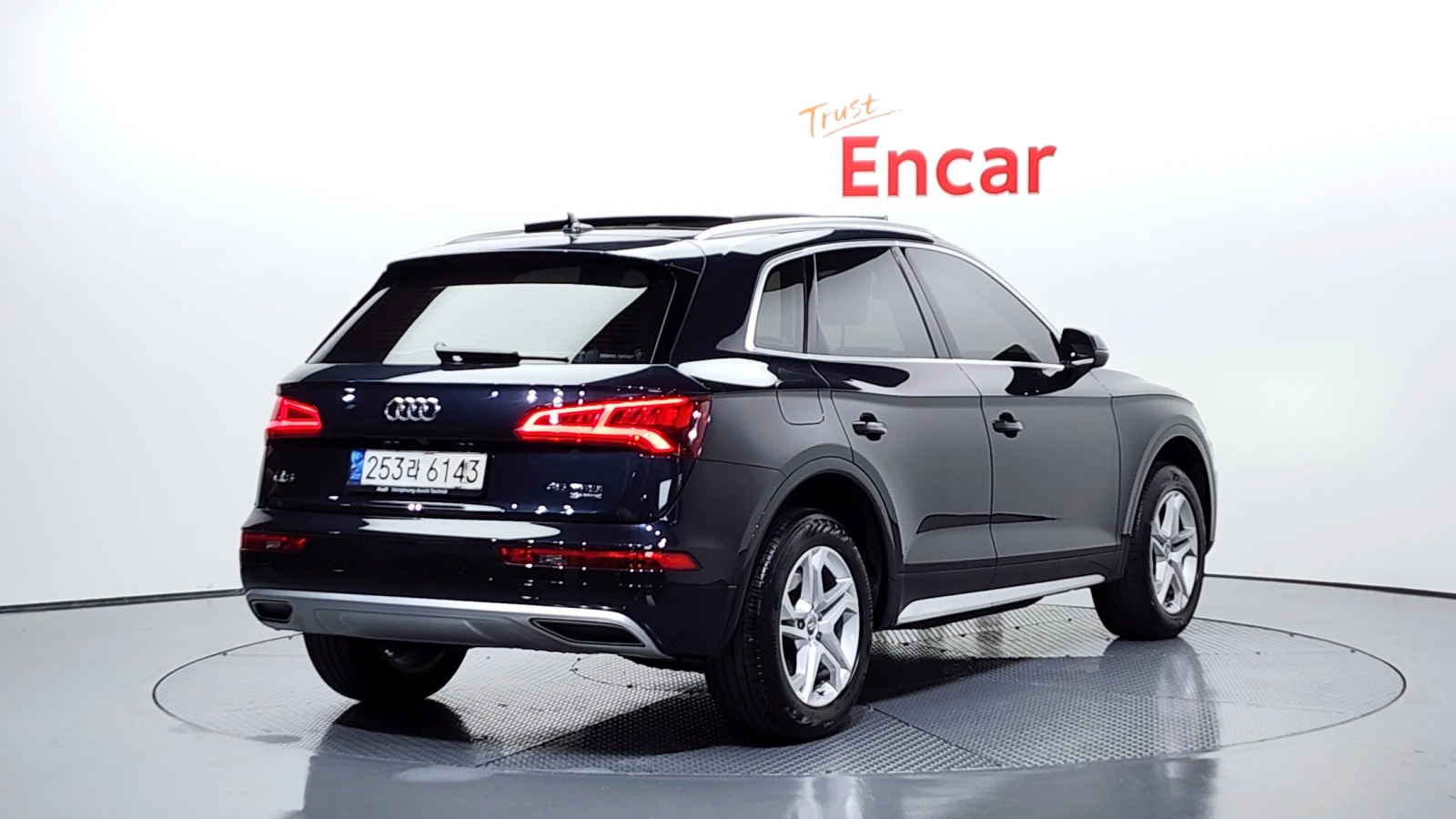 Audi Q5 45 TFSI quattro* ЕЛ. БАГАЖНИК* HUD* КРАЙНА ЦЕНА, снимка 2 - Автомобили и джипове - 55984075